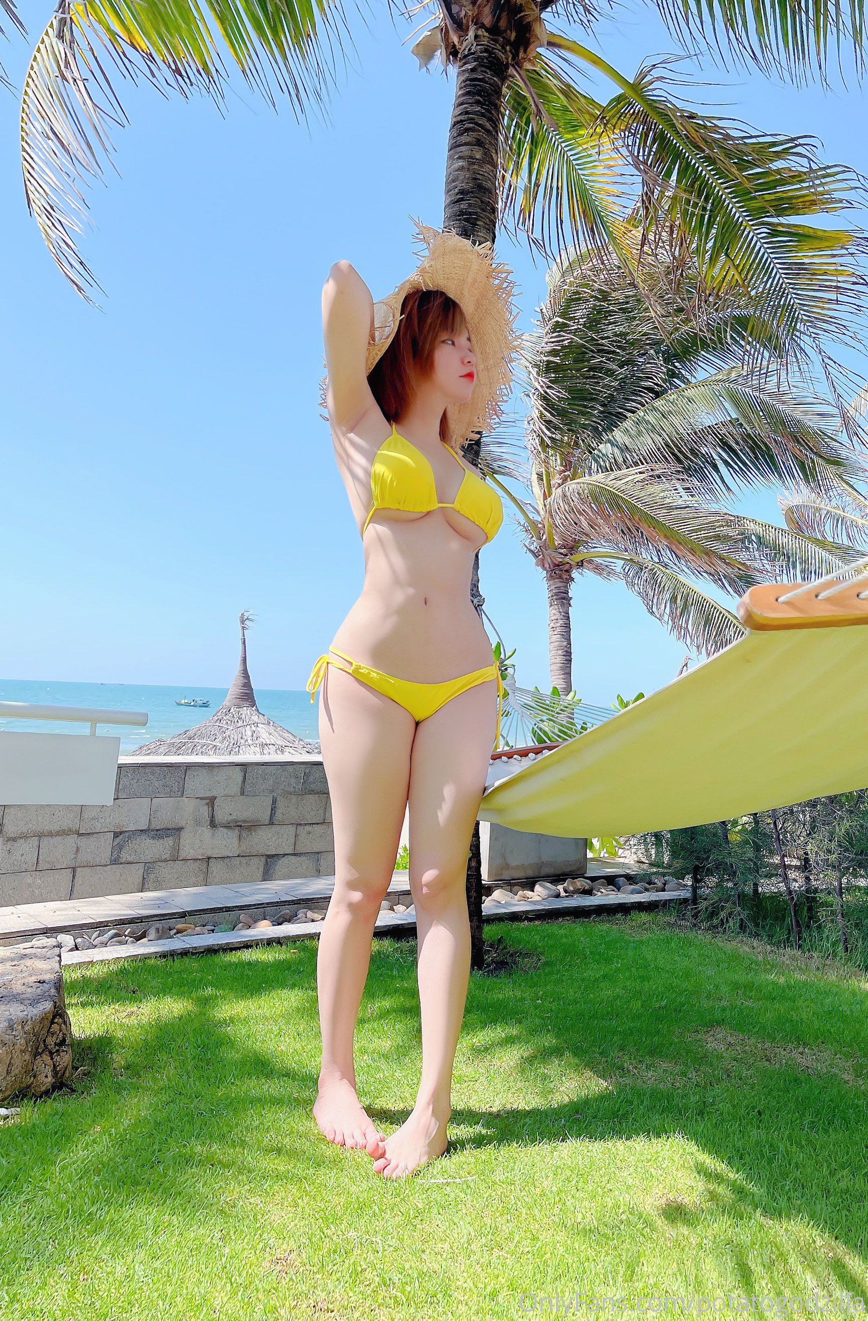 [网红COSER写真] Coser小姐姐Potato Godzilla - Yellow Bikini第4张