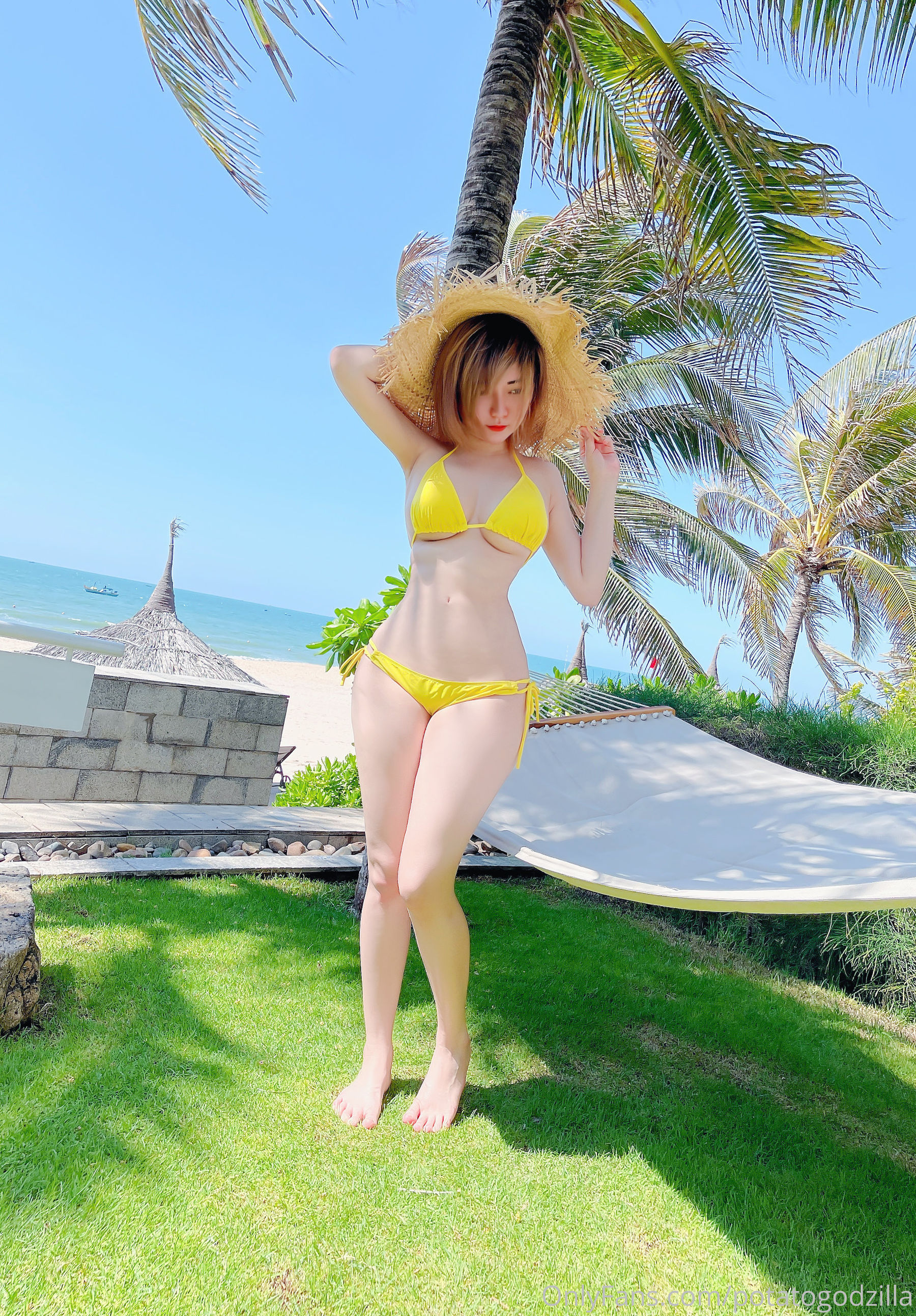 [网红COSER写真] Coser小姐姐Potato Godzilla - Yellow Bikini第5张