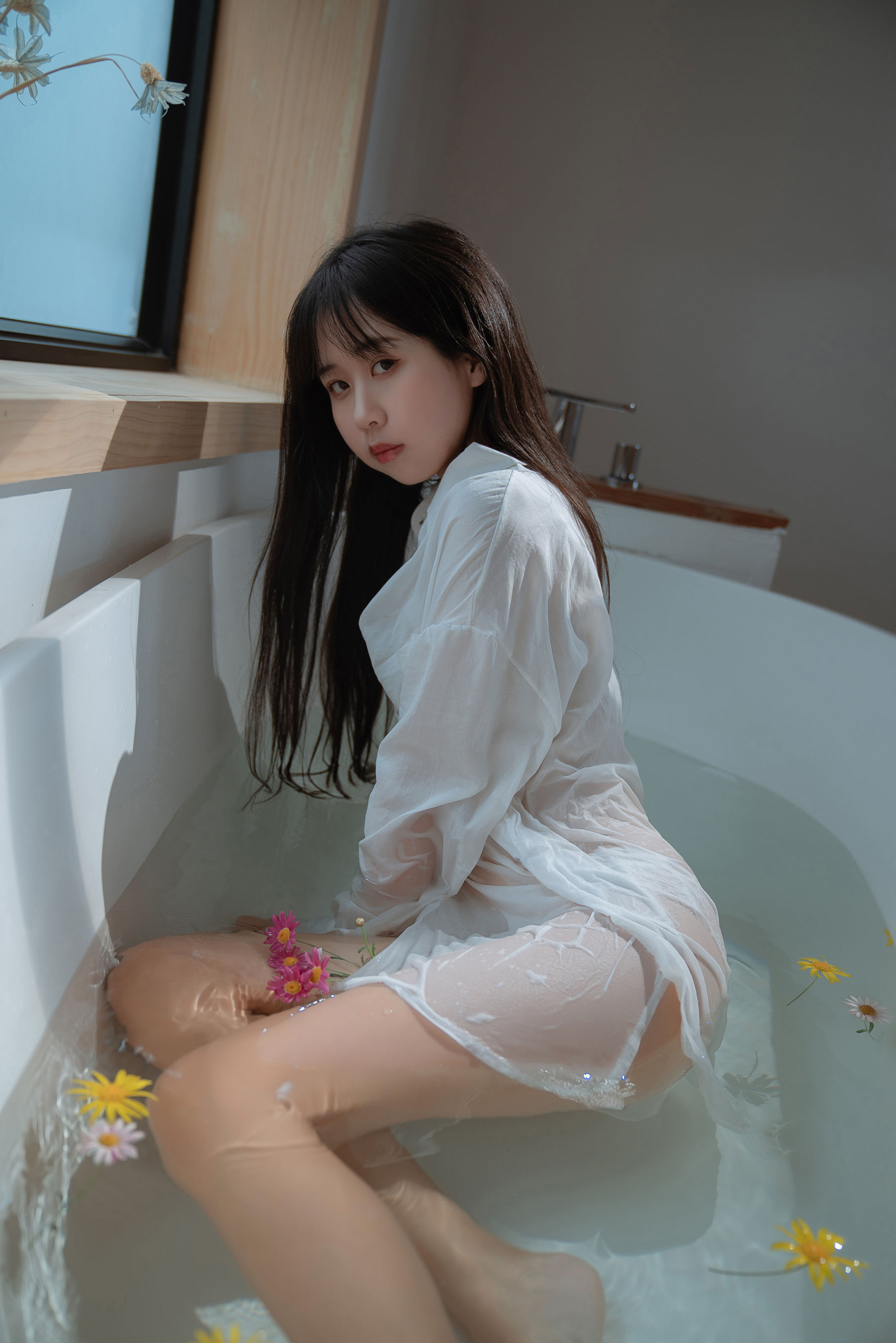 [COS福利] 阳光美少女萌芽儿o0 - 浴缸第8张