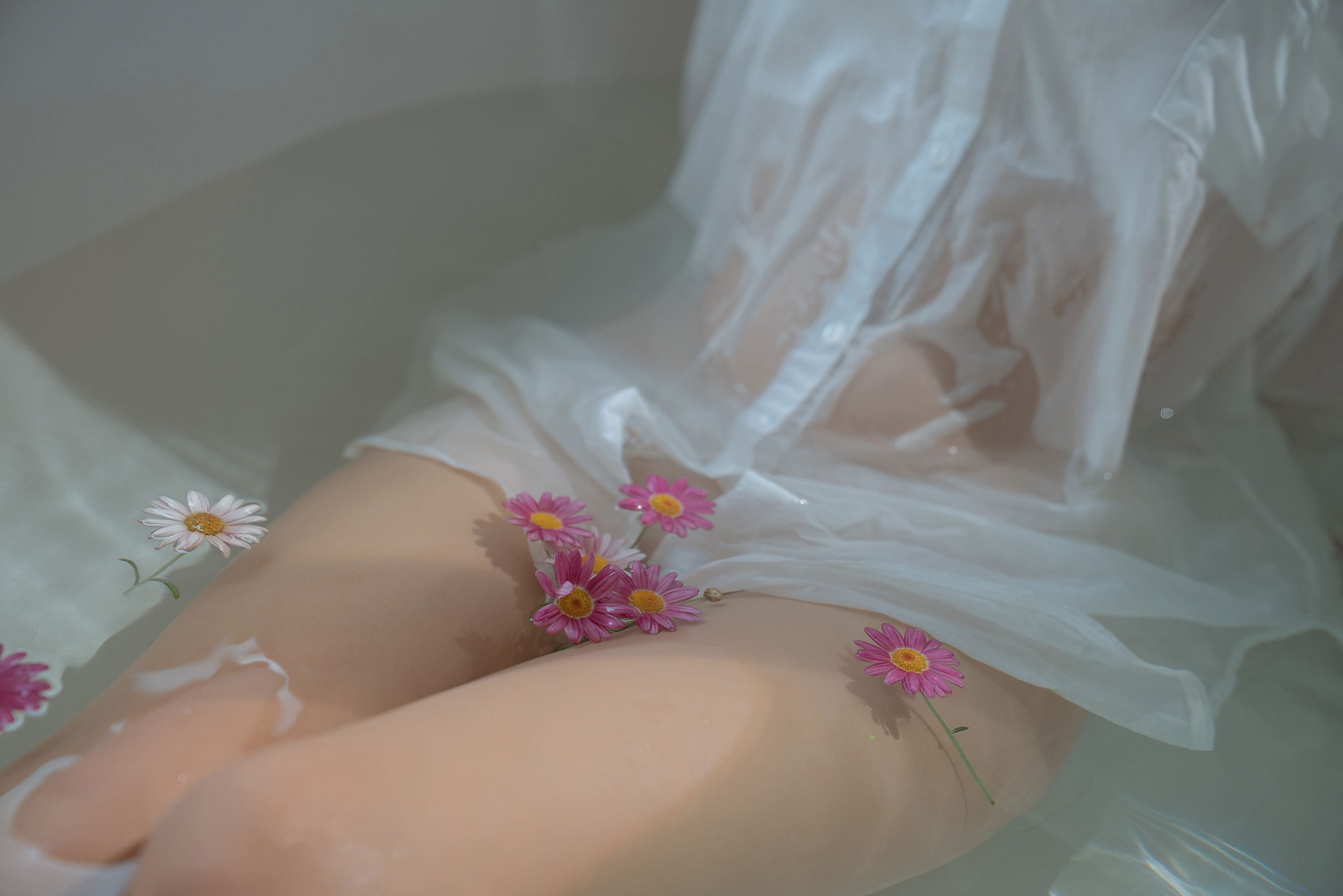 [COS福利] 阳光美少女萌芽儿o0 - 浴缸第9张