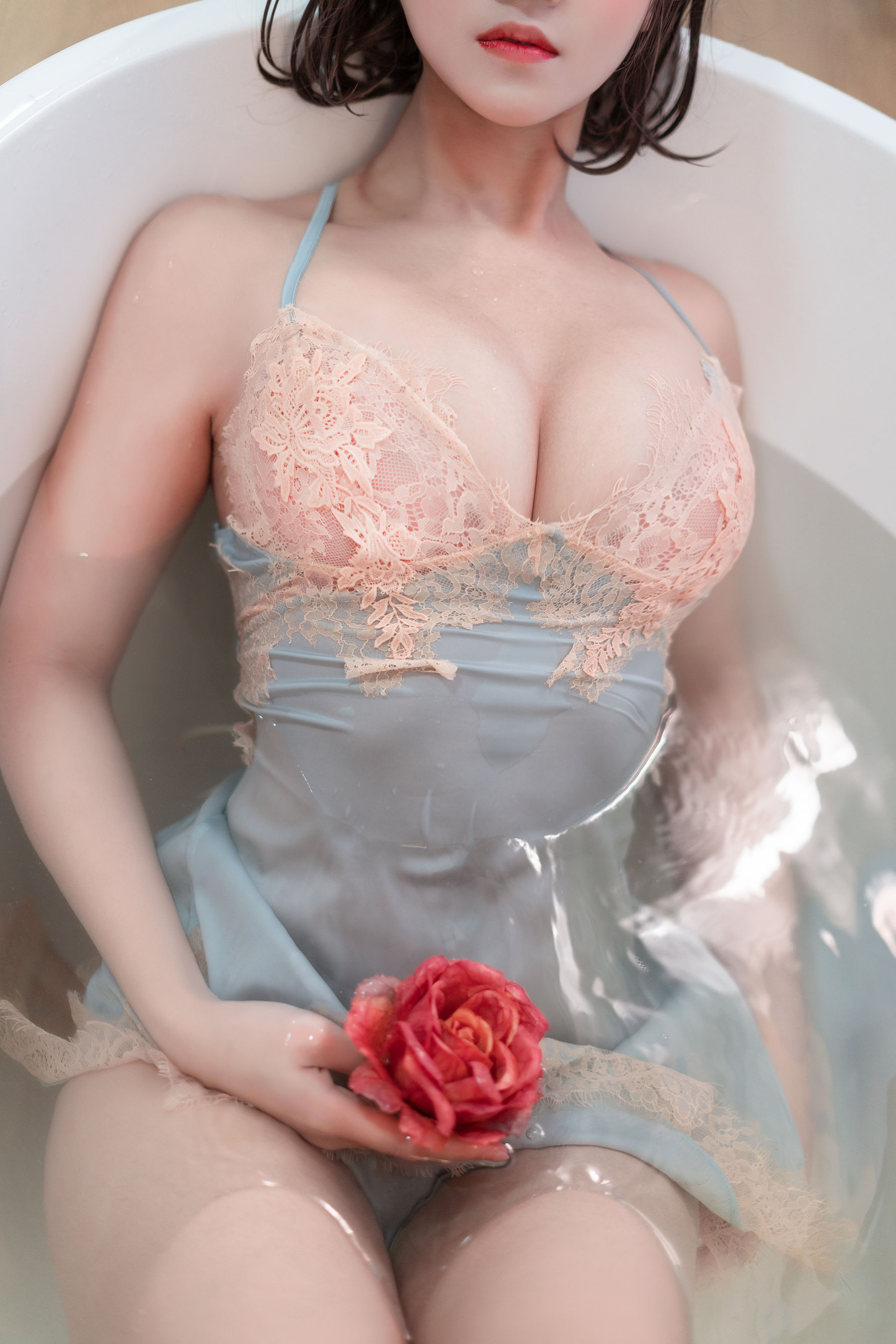 [COS福利] 微博妹子三度_69 - 蓝睡裙第1张