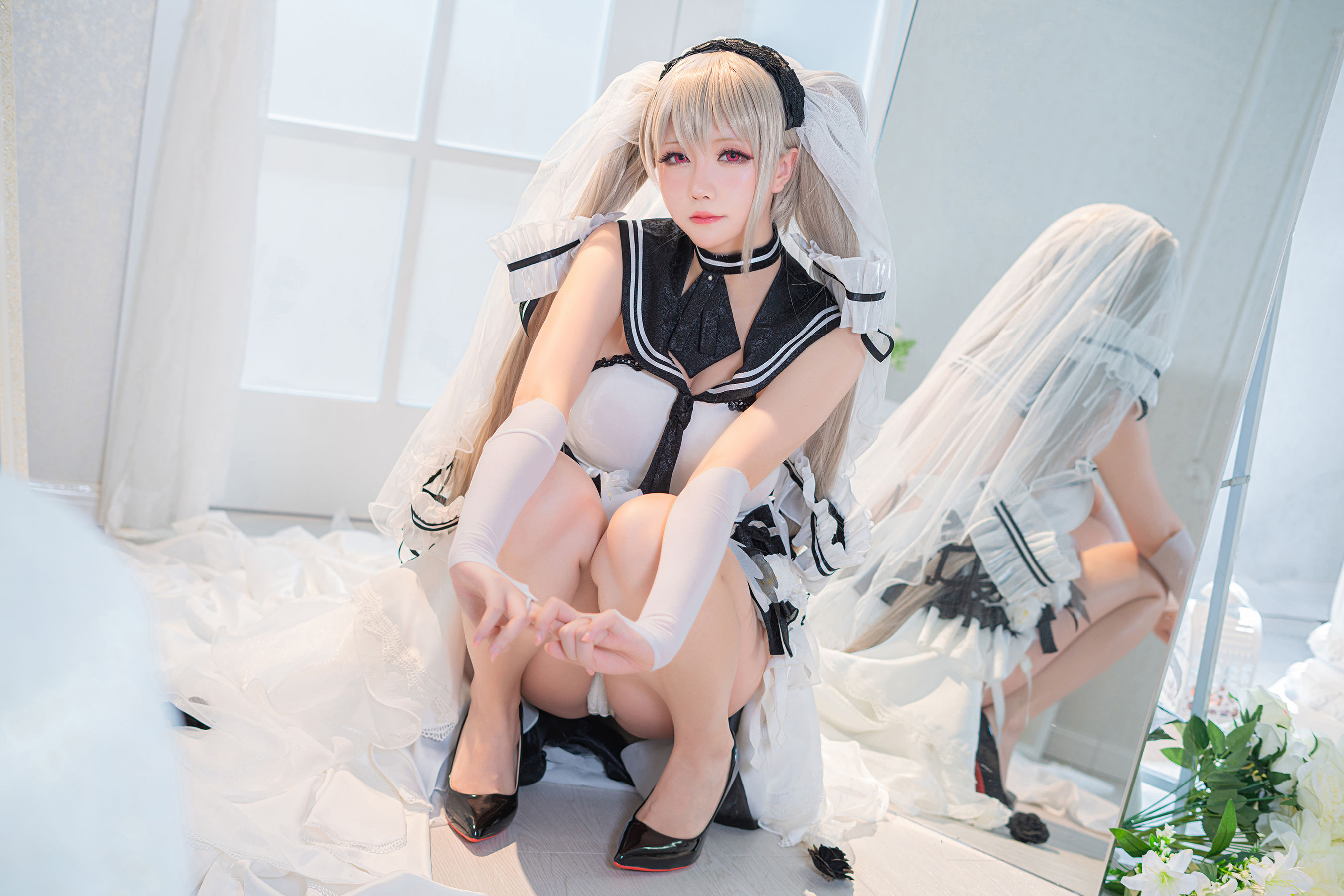 [网红COSER写真] Coser小姐姐星之迟迟 - 纯白と漆黑《可畏》第5张