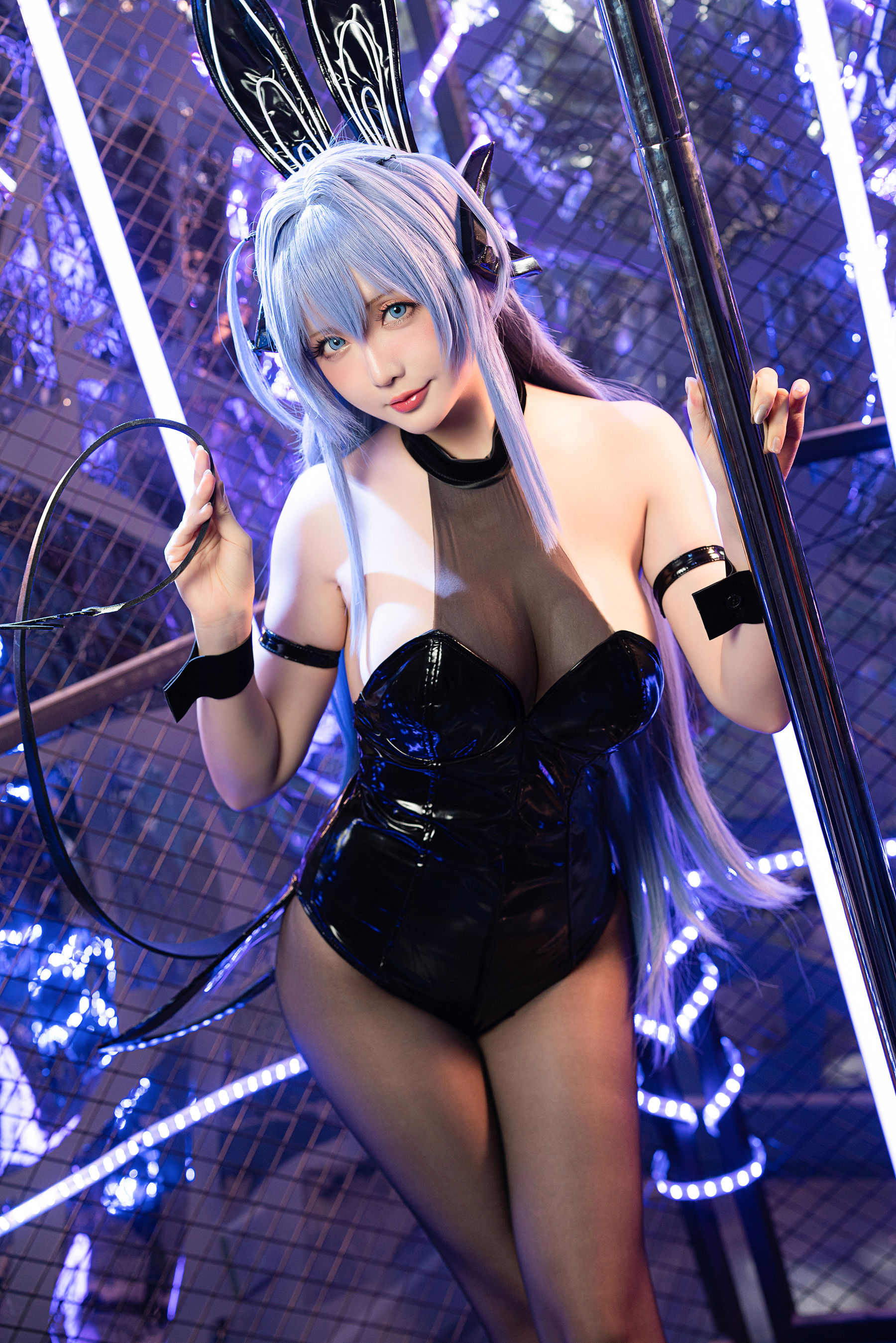 [网红COSER写真] Coser小姐姐星之迟迟 - 纯白と漆黑《花园》第6张