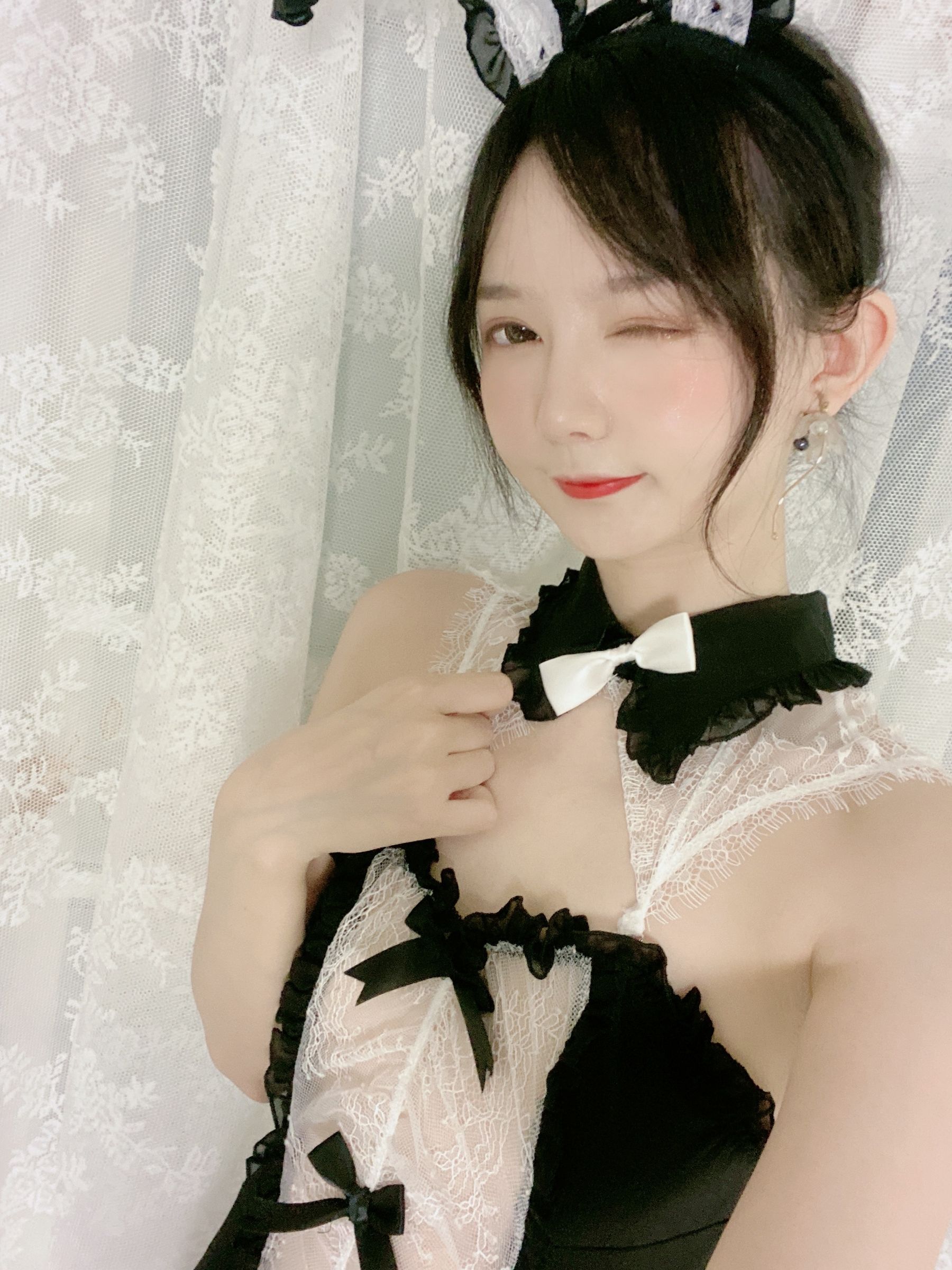 [福利COS] 51酱 - 油光袜第1张