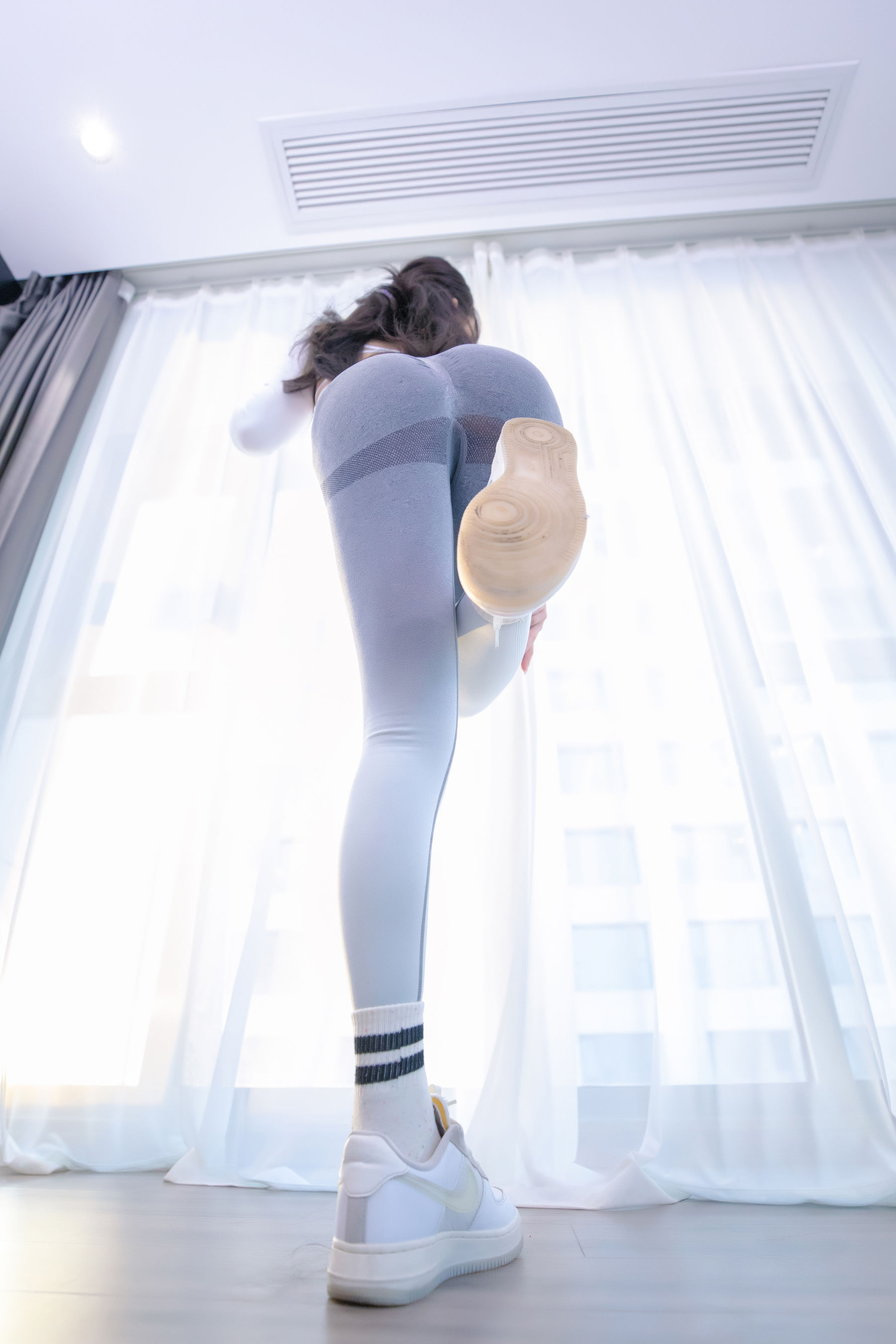 [网红COS] 萝莉神楽板真冬 瑜伽少女第5张