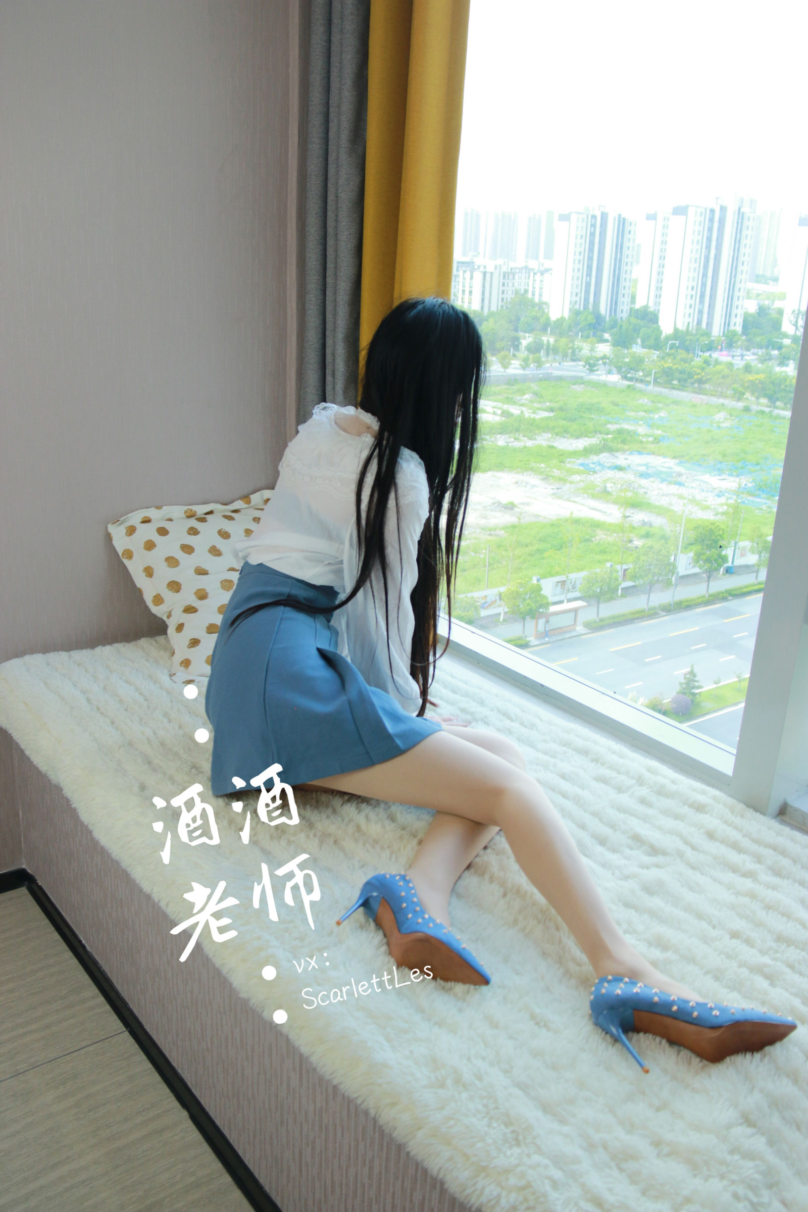 [网红COS] 酒酒老师 - 蓝色短裙白丝少女风第7张