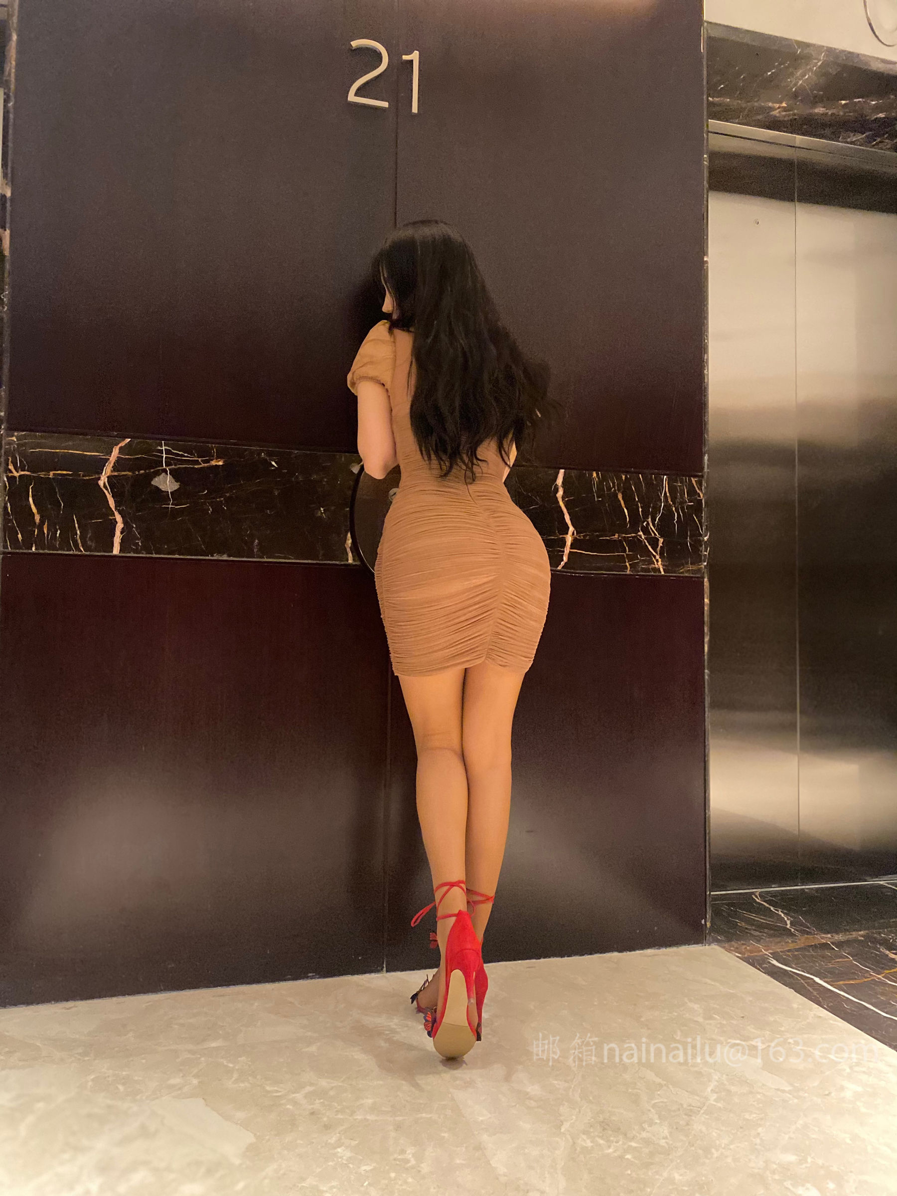 [福利COS] 安乔乔儿(Nia乔乔) No.033 包臀裙肉丝第1张