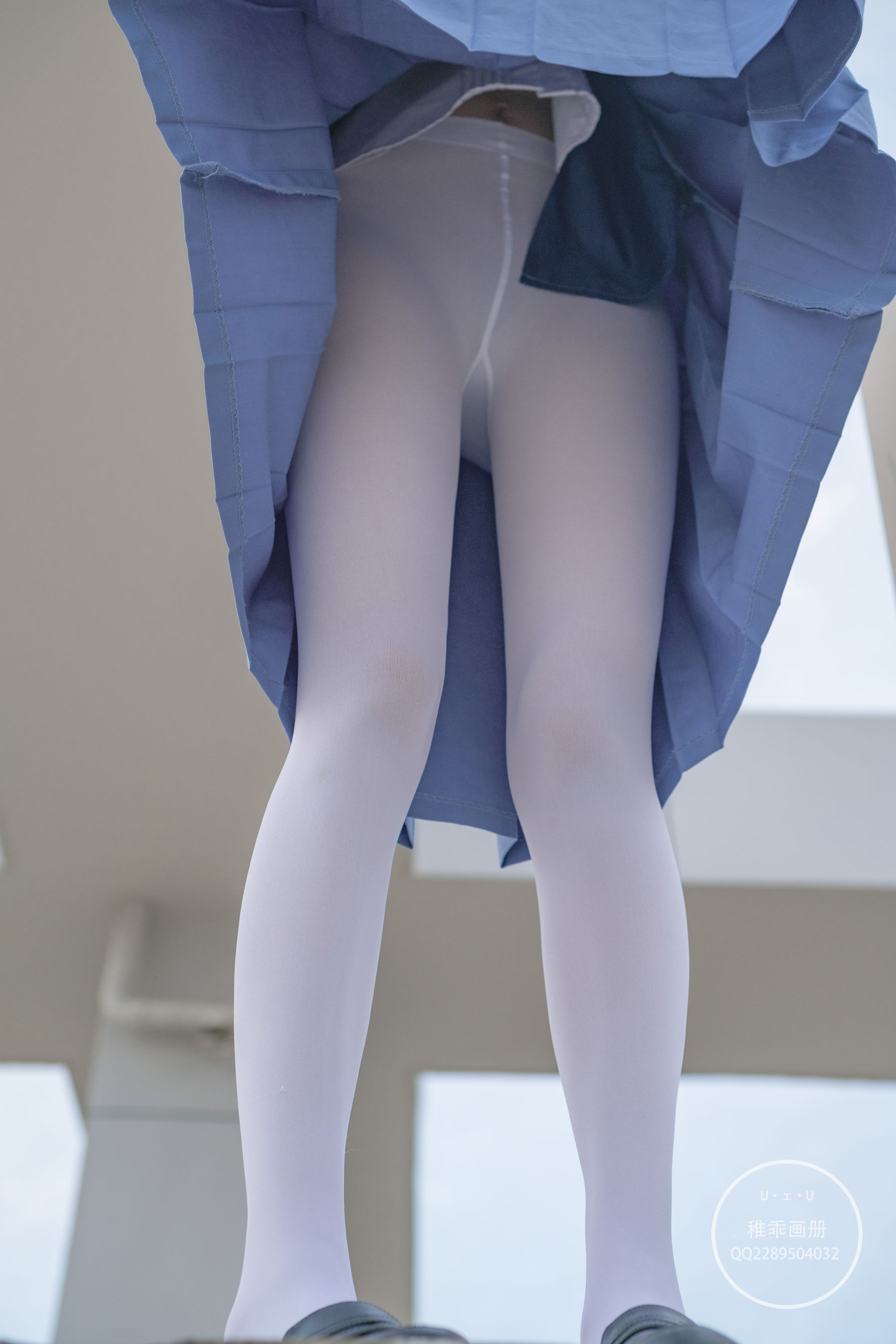 [福利COS] 柴系小乖(稚乖画册) - 夜夜 天台真空80D白丝第24张