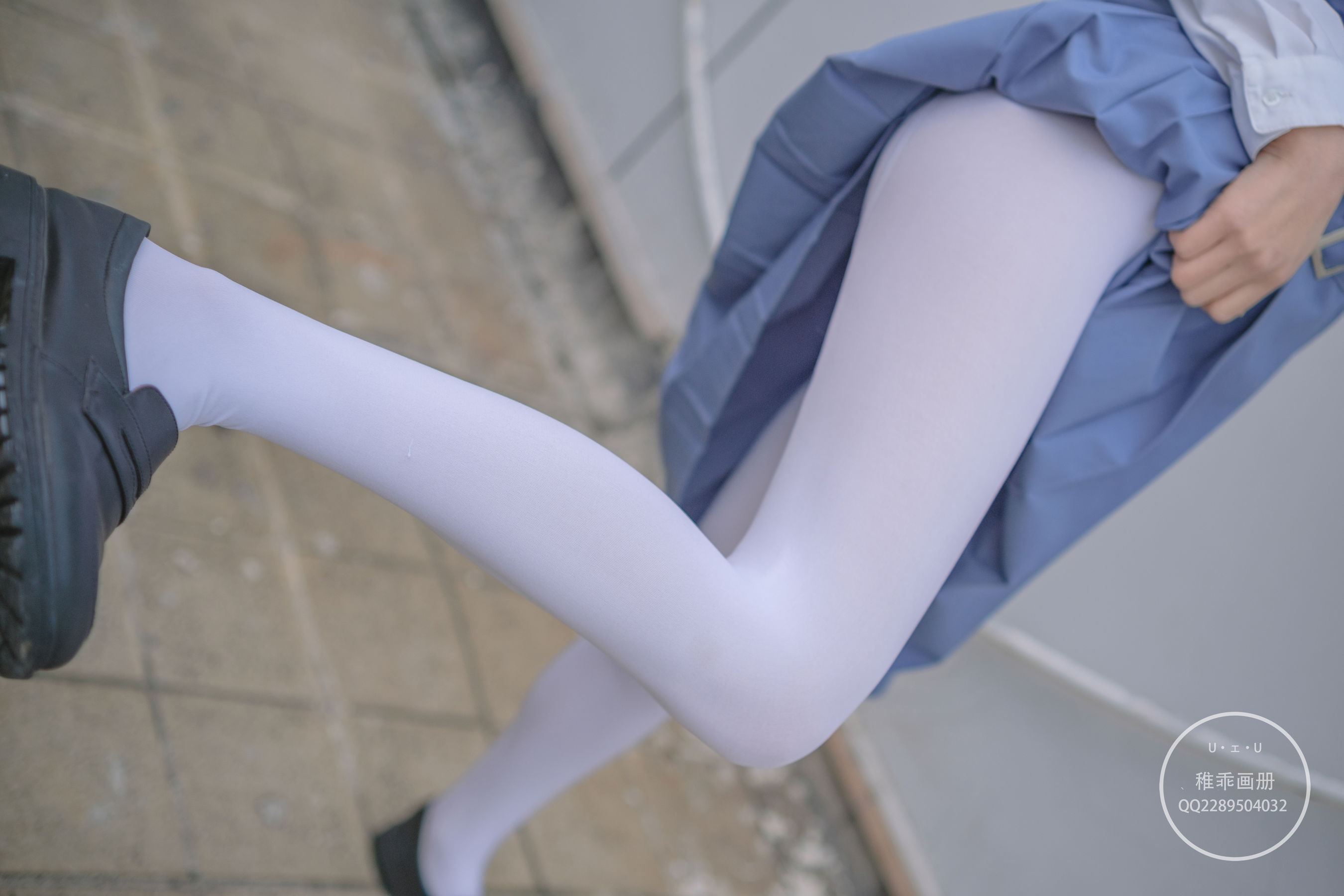 [福利COS] 柴系小乖(稚乖画册) - 夜夜 天台真空80D白丝第25张