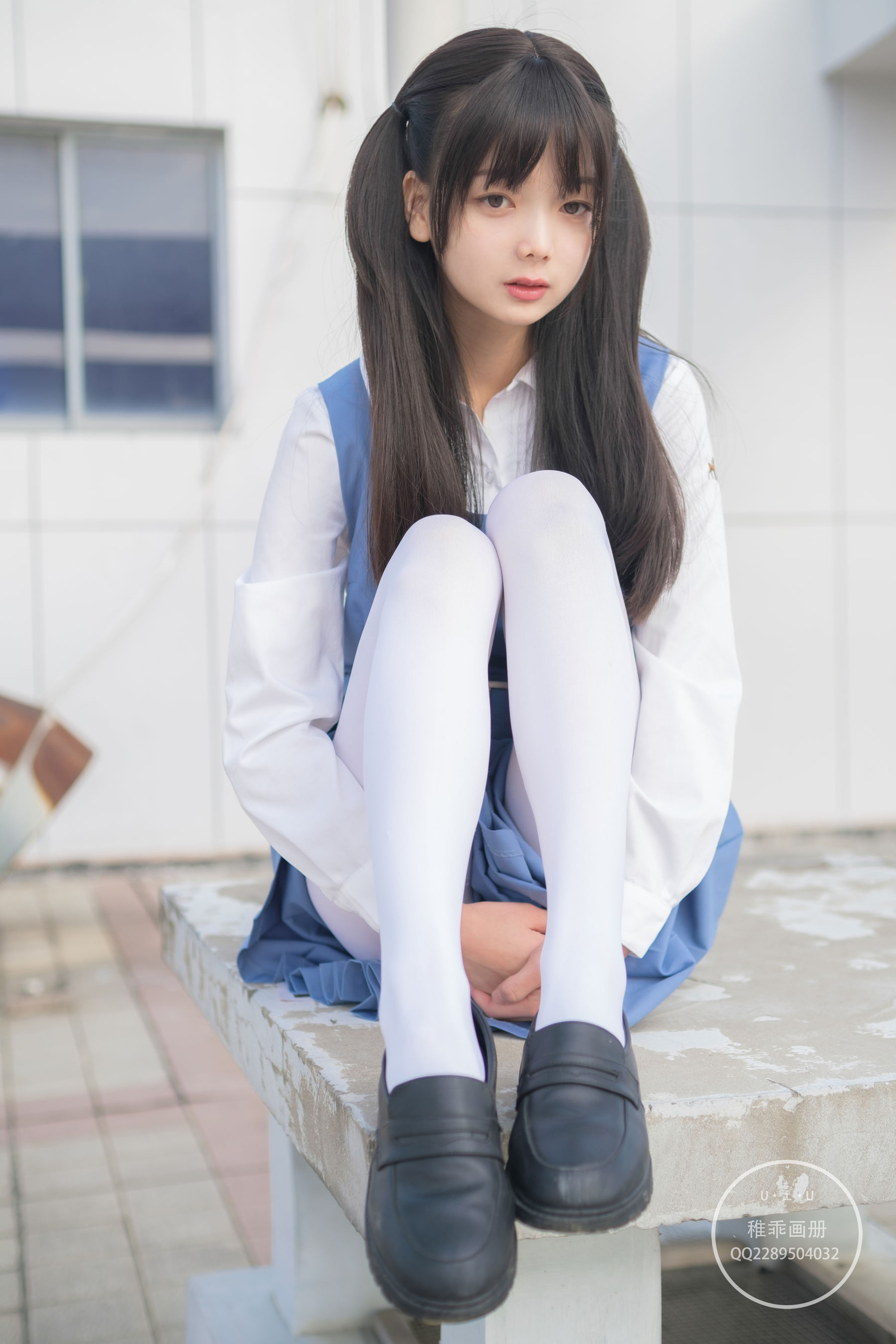 [福利COS] 柴系小乖(稚乖画册) - 夜夜 天台真空80D白丝第5张