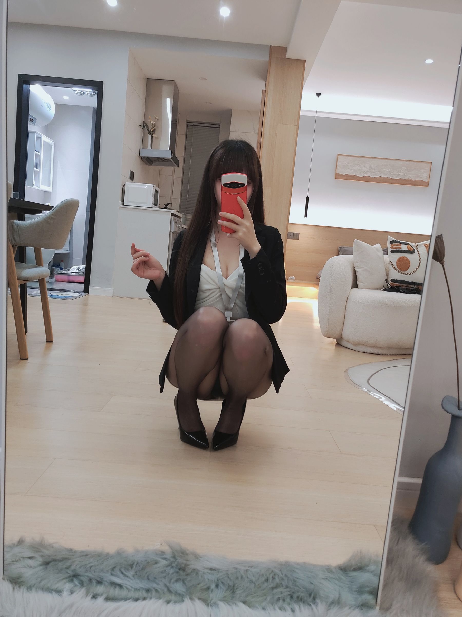 [福利COS] Cos小姐姐雪琪 - OL后辈出差第一天第11张