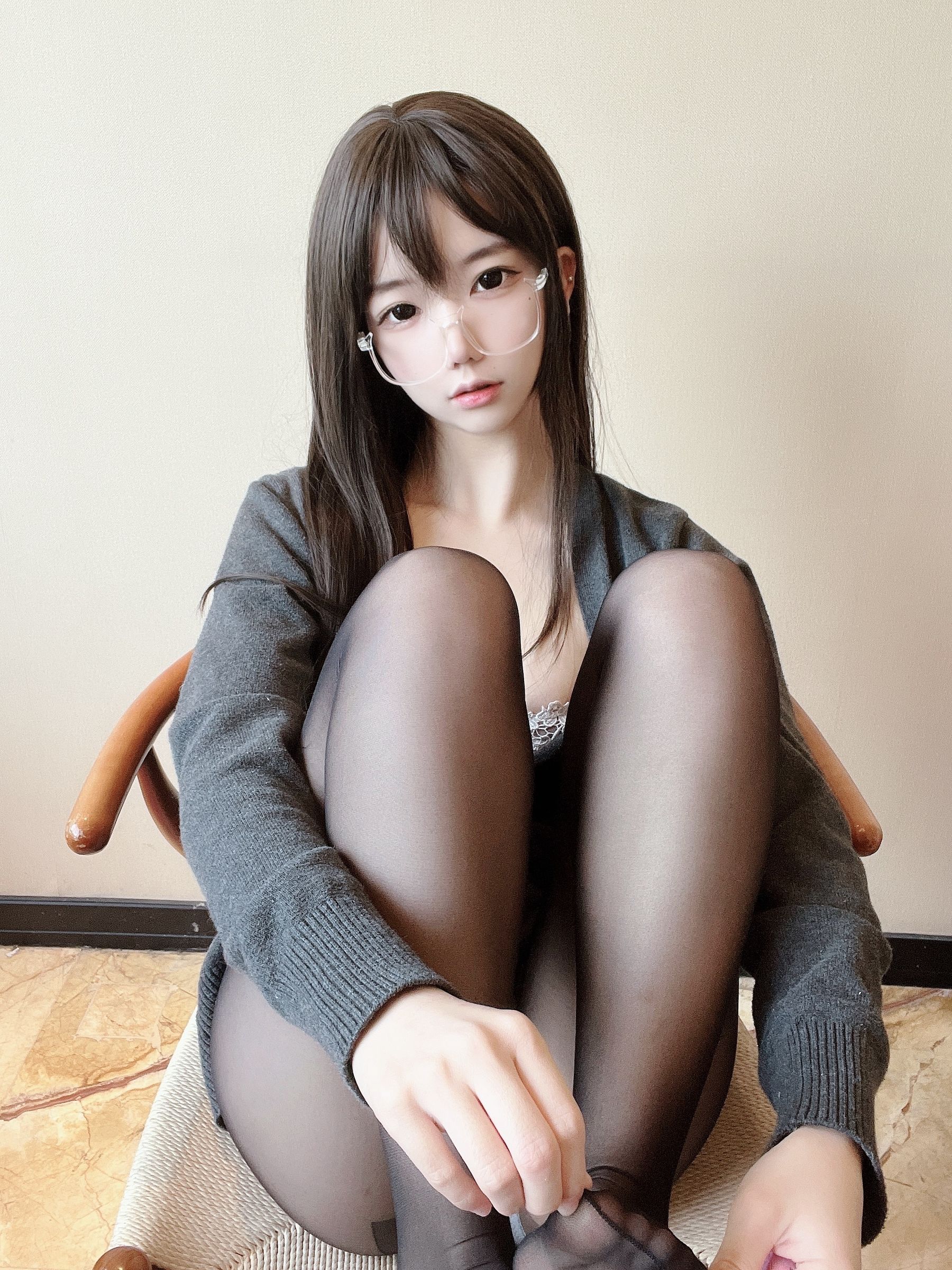 [福利COS] 莉犬酱 - 黑丝白蕾丝第6张