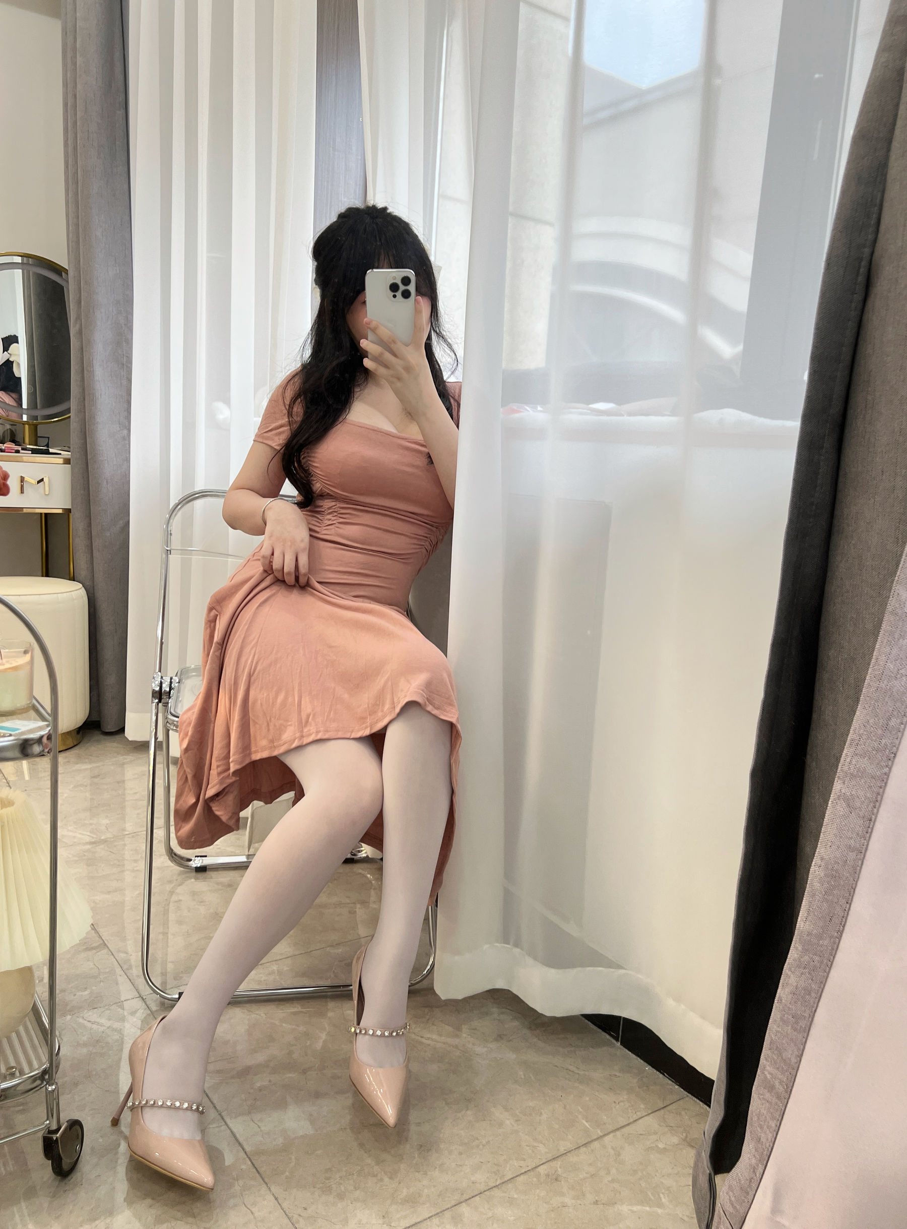 [福利COS] 蜜桃少女是依酱呀 - 人妻第3张