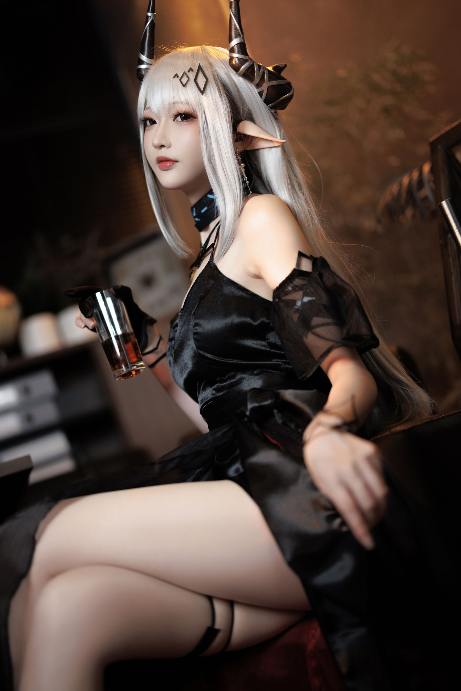 [福利COS] Coser小姐姐南宫 - 泥岩 礼服第5张