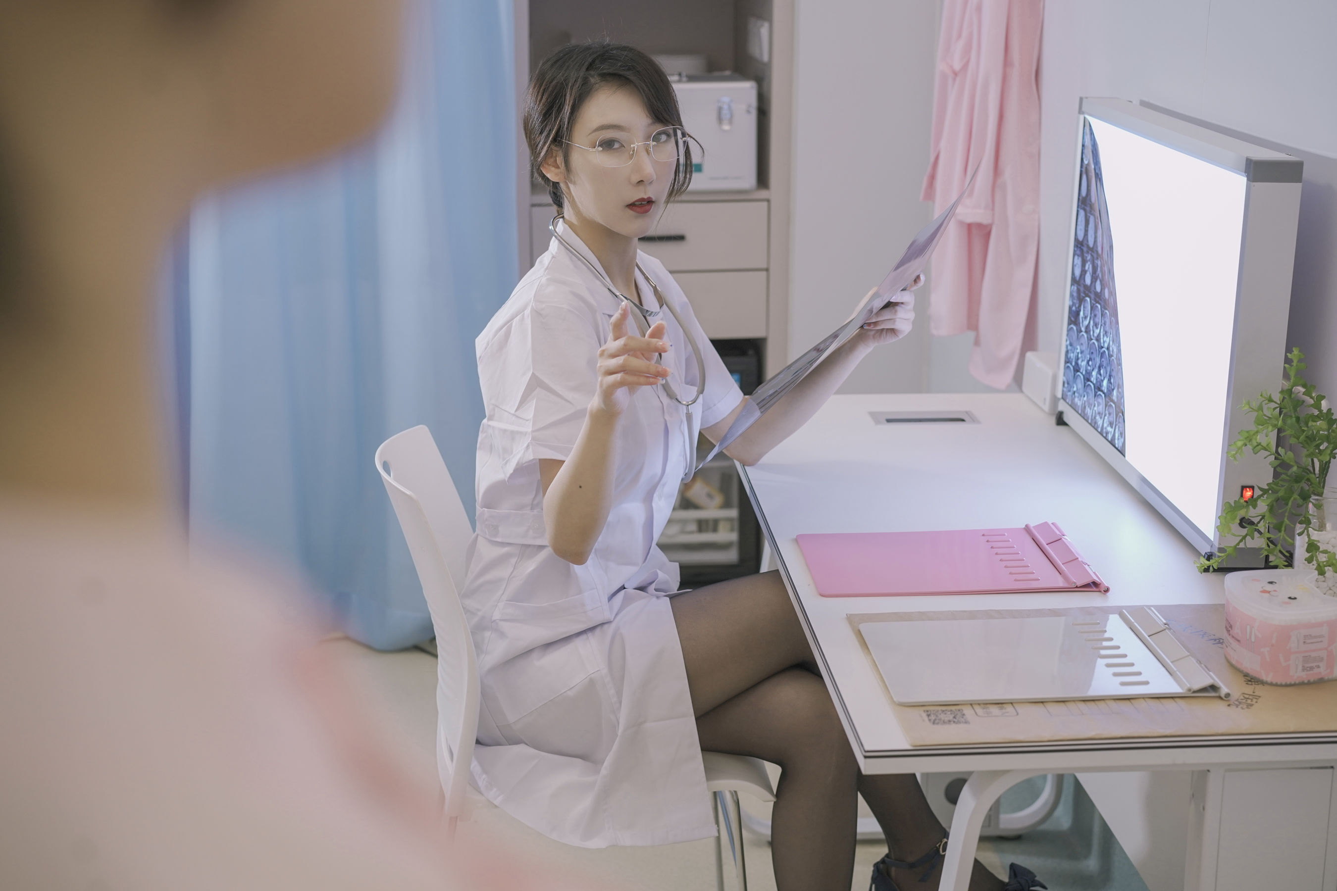 [福利COS] 云溪溪&amp;amp;奶桃桃 N47医护第1张