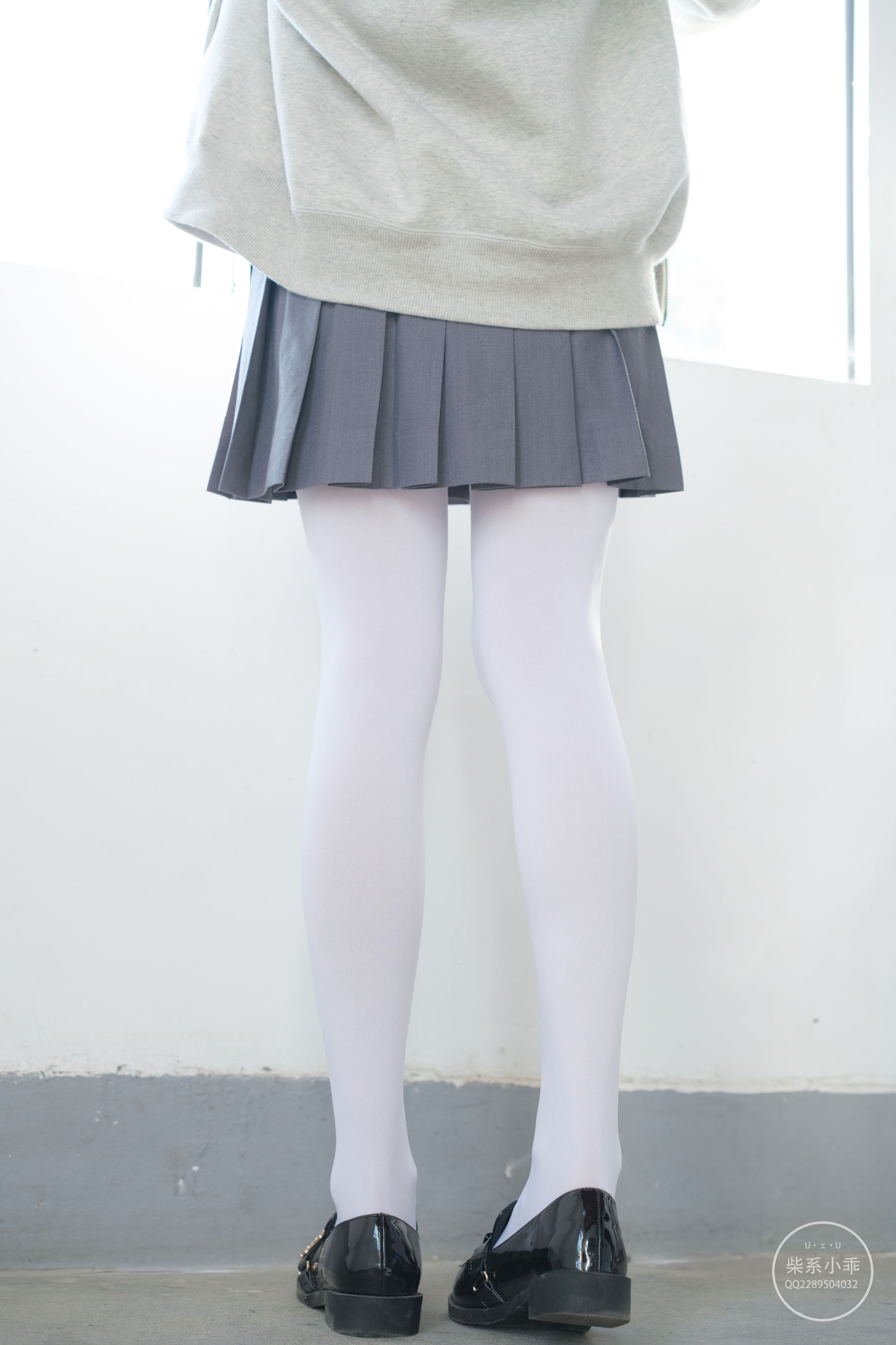 [福利COS] 柴系小乖(稚乖画册) - 夜夜 教室第1张