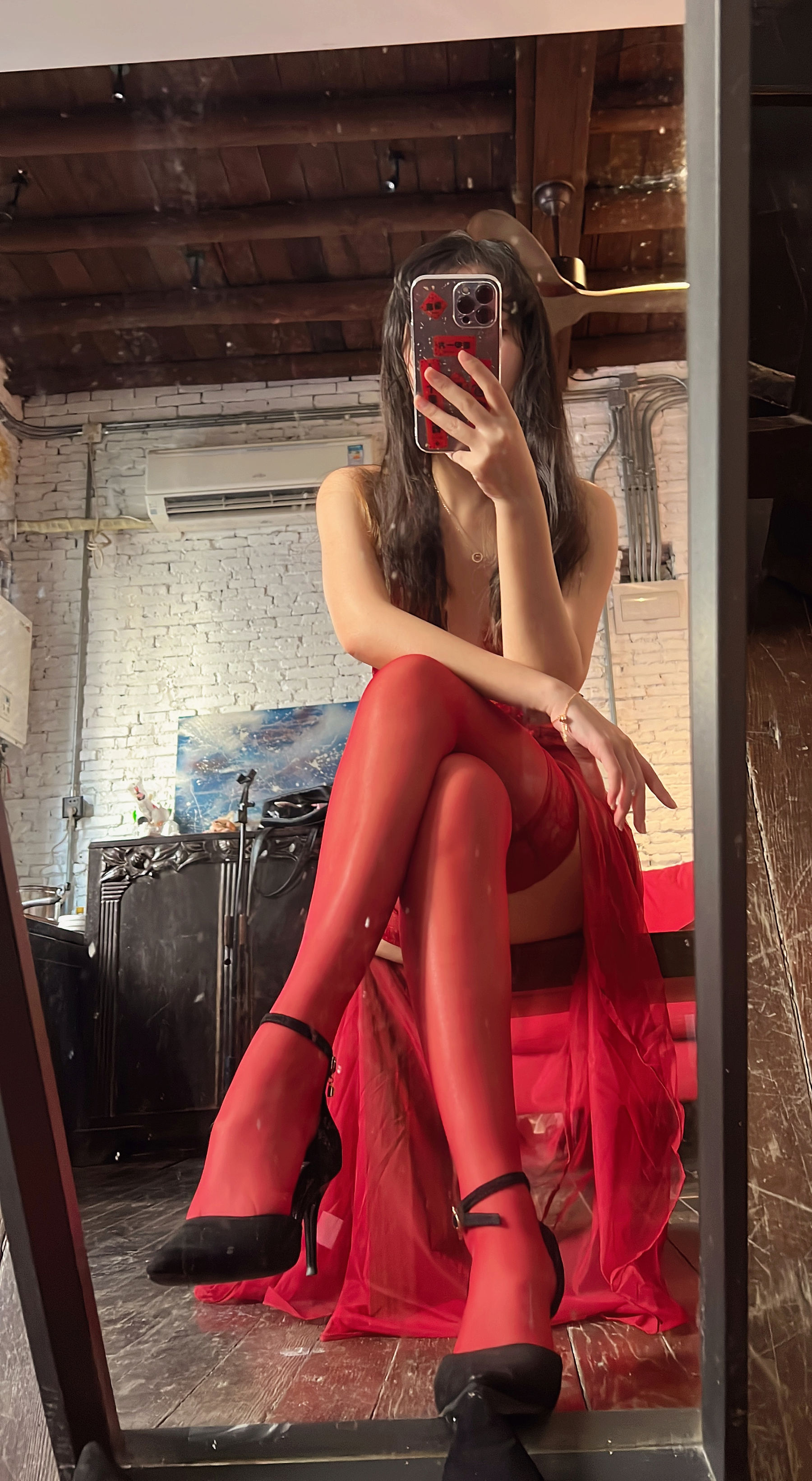 [福利COS] 微博人气Coser不呆猫 - 霸气红色人妻第5张