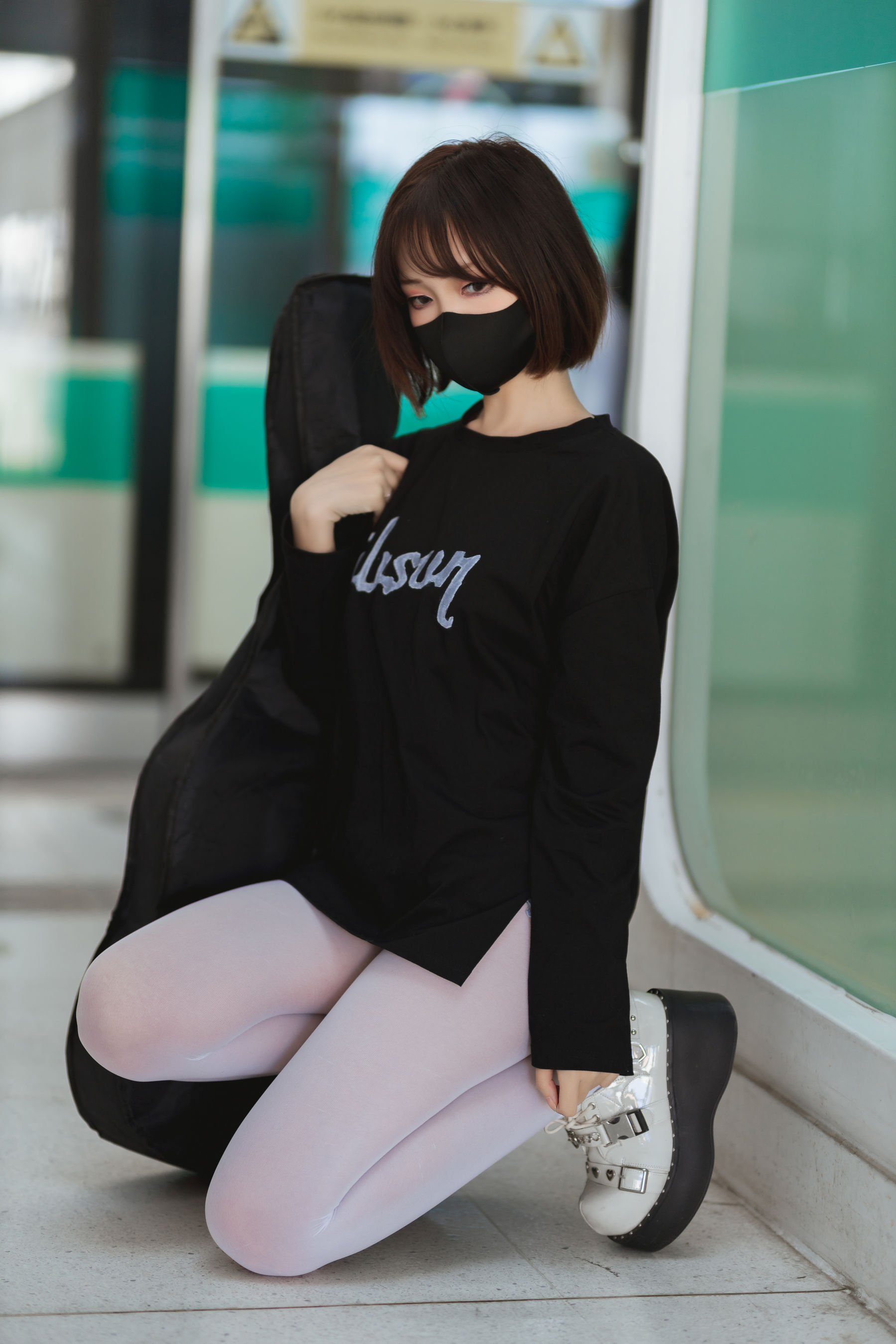 [福利COS] 洛桑w伊梓 - 地铁吉他第6张