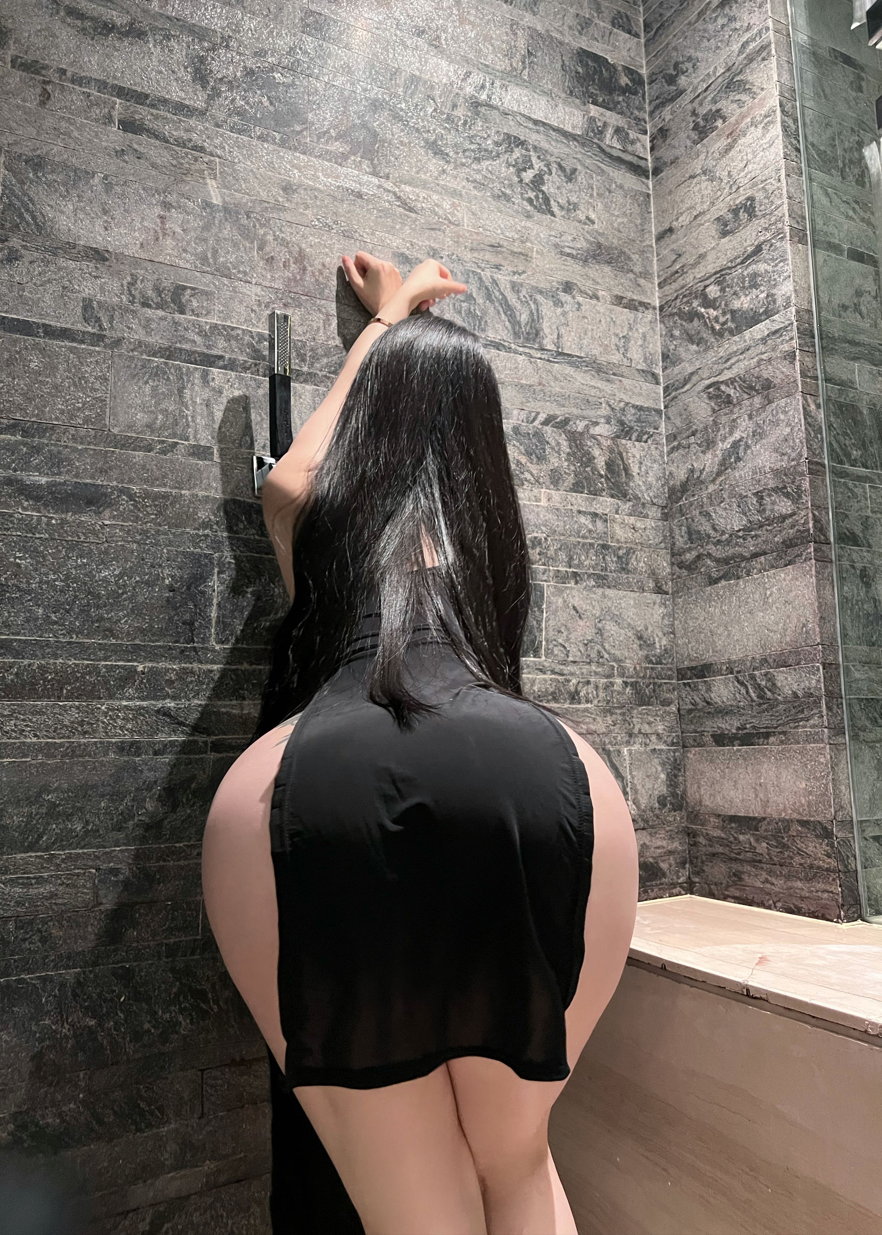 [福利COS] 美臀女神左公子666 - 遮不住的美臀第6张