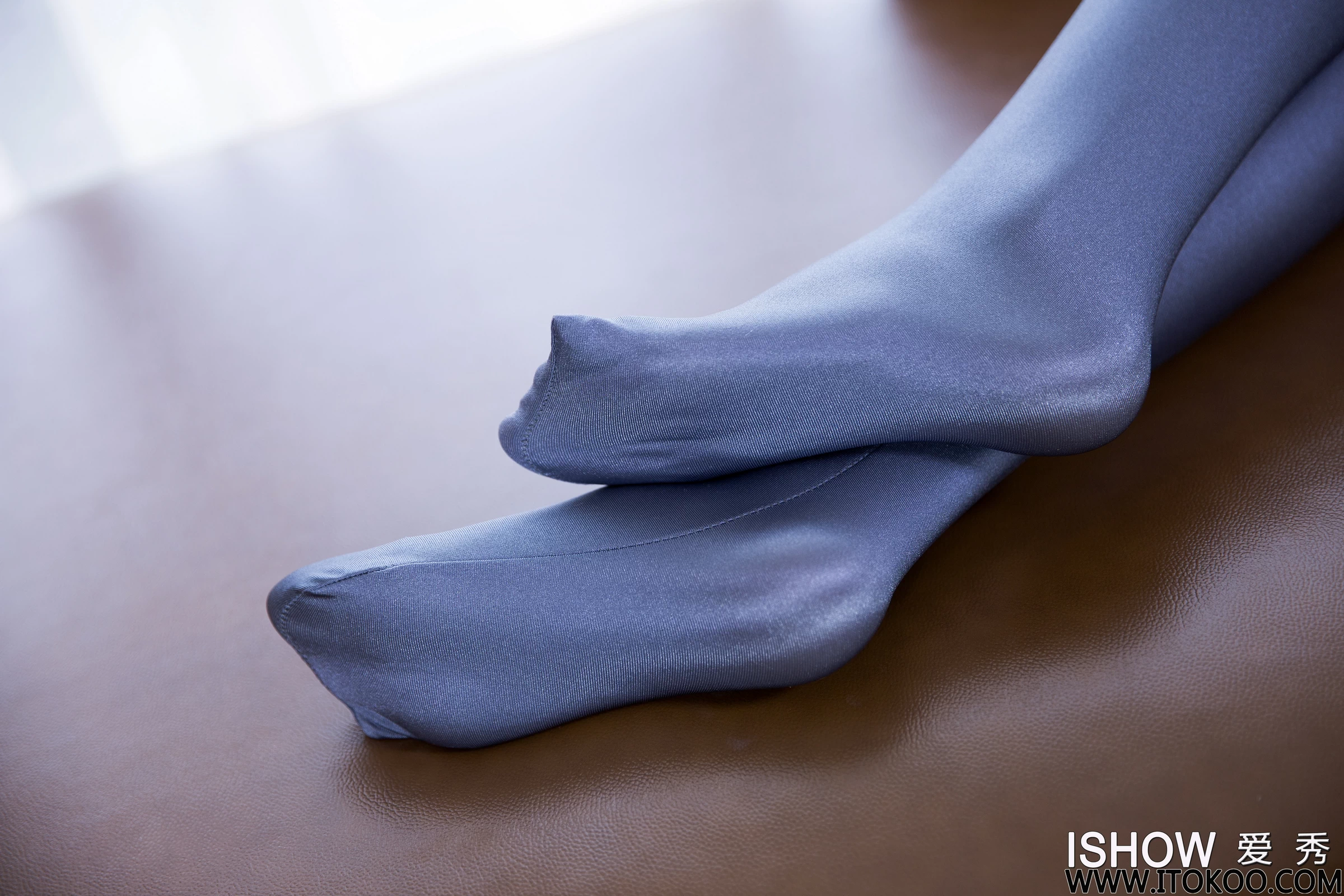 [ISHOW爱秀]NO.283 阳光少女 杨伊伊Eva 黄色紧身上衣加银色打底裤性感私房写真集第9张