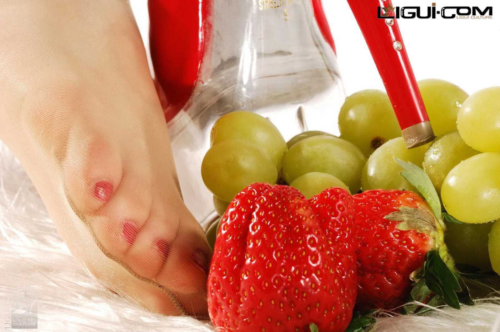 Model 雯雯《秀脚可餐》 [丽柜LiGui] 美足写真图片第6张