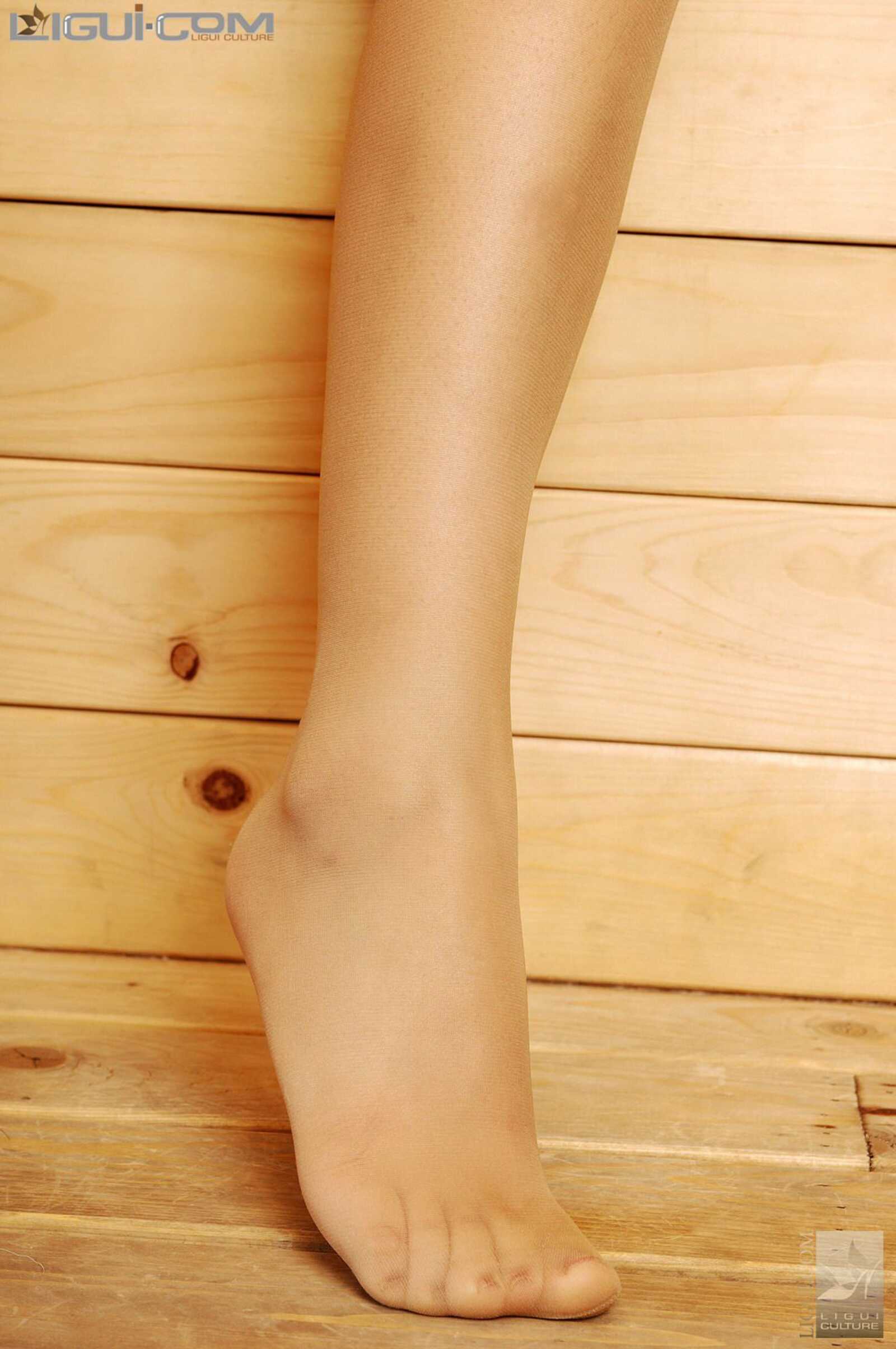 Model 卡鲁鲁《性感可人》 [丽柜LiGui] 丝足写真图第13张