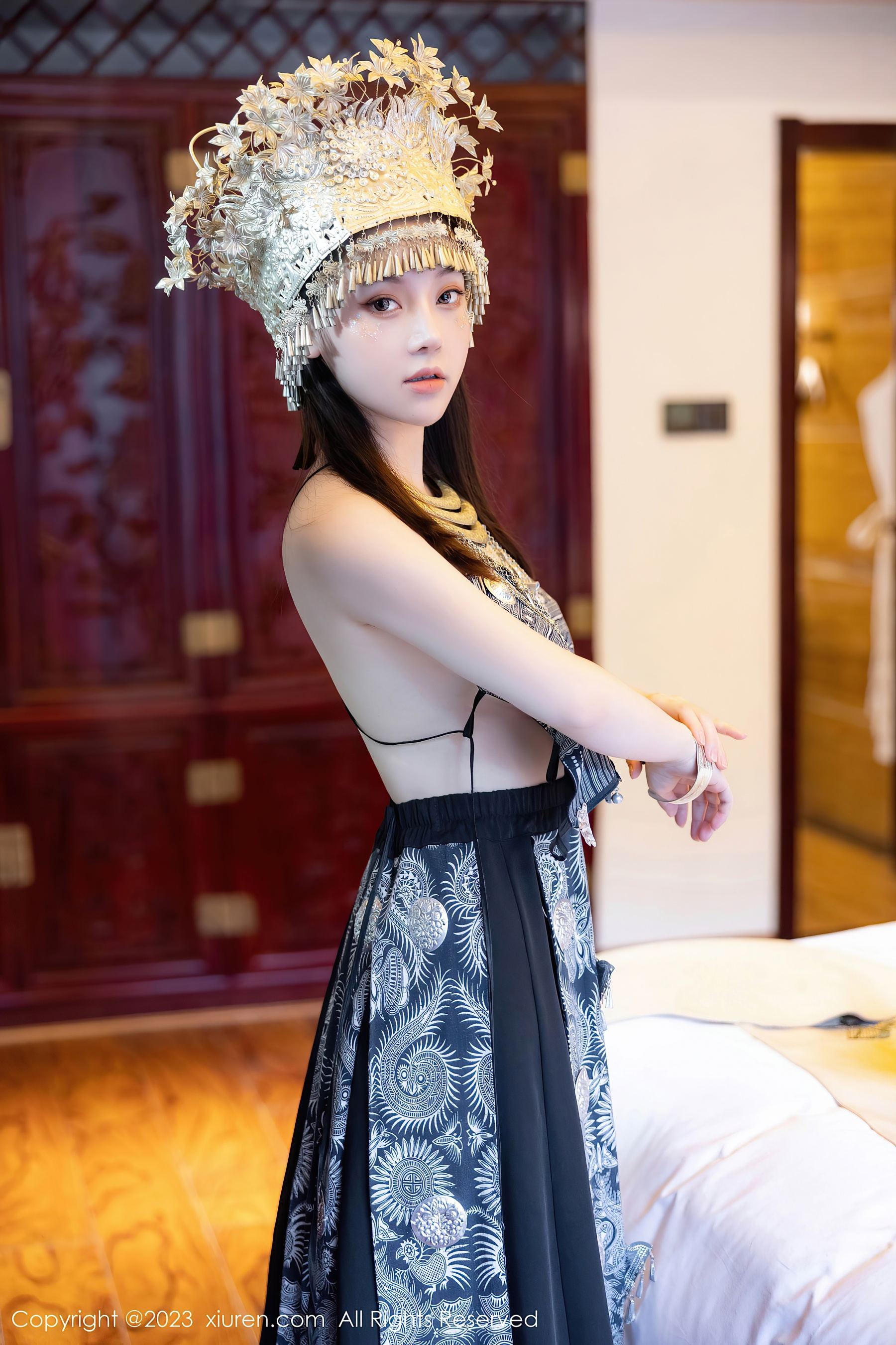  XiuRen 秀人 No.7448 豆瓣酱 苗族服饰第2张