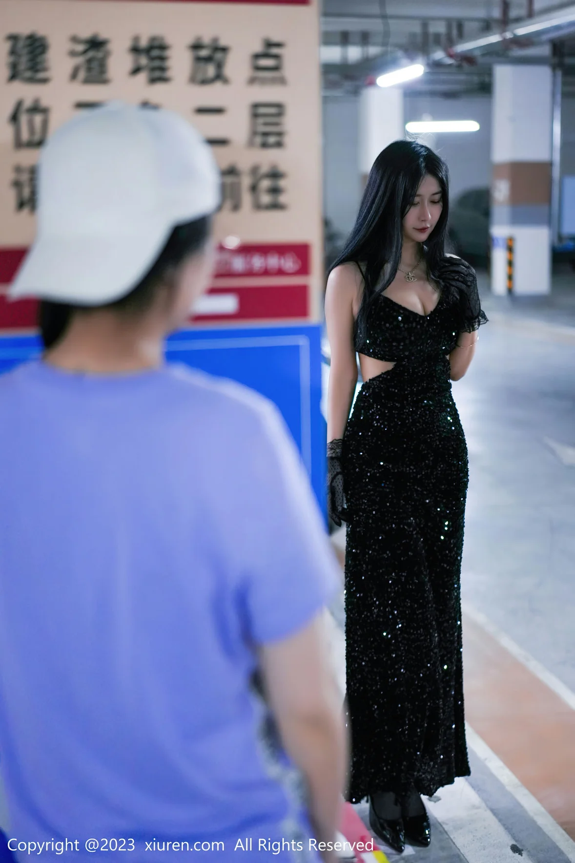  XiuRen 秀人 No.6881 laura阿姣 停车场尾随主题性感写真 [70P]第2张