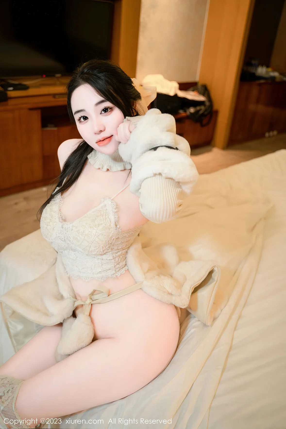  XiuRen 秀人 No.7018 汐汐爱吃草莓 邻家女孩性感写真 [69P]第17张