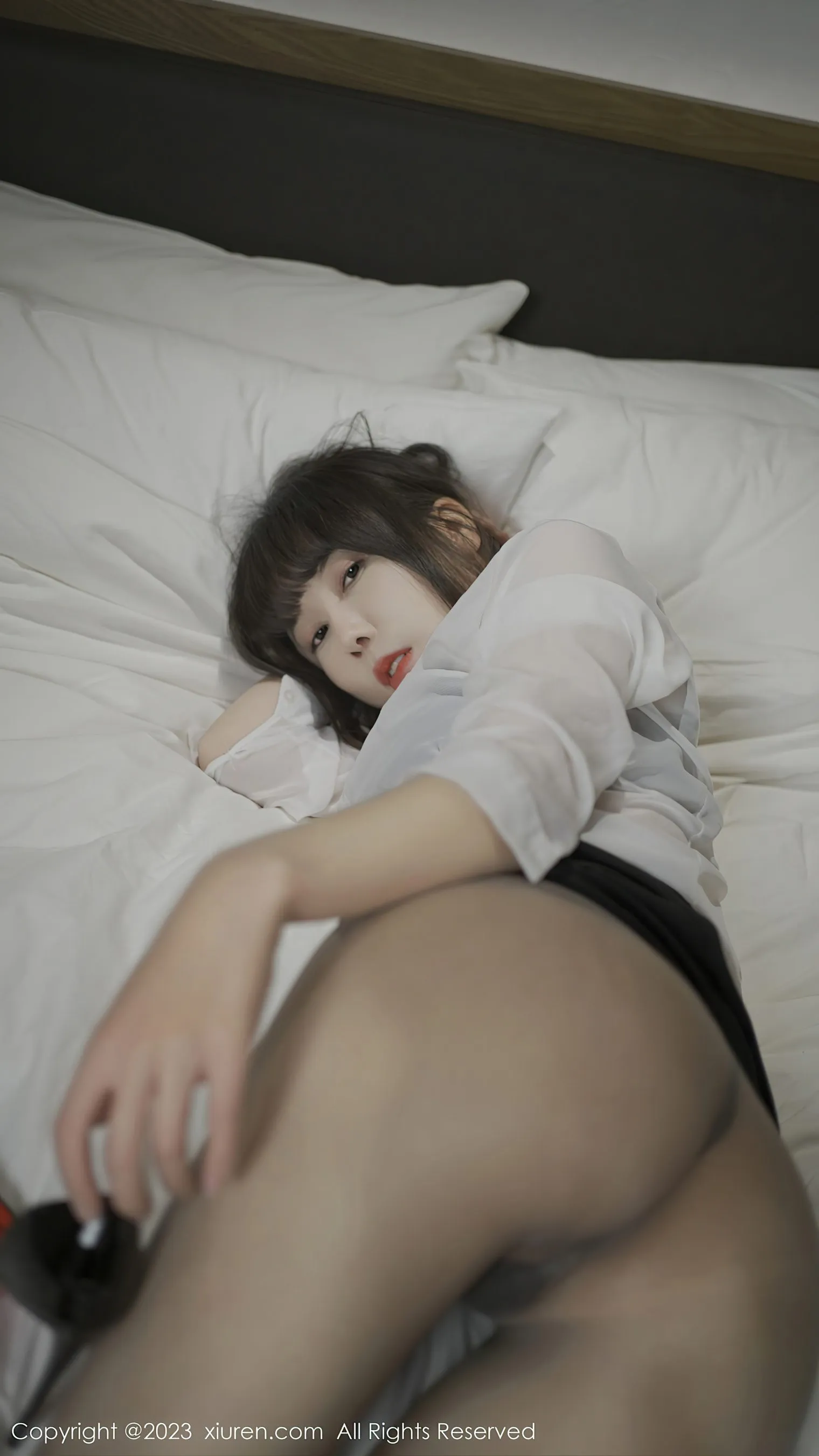  秀人网 No.6776 夏馨瑶 黑丝短裙第5张