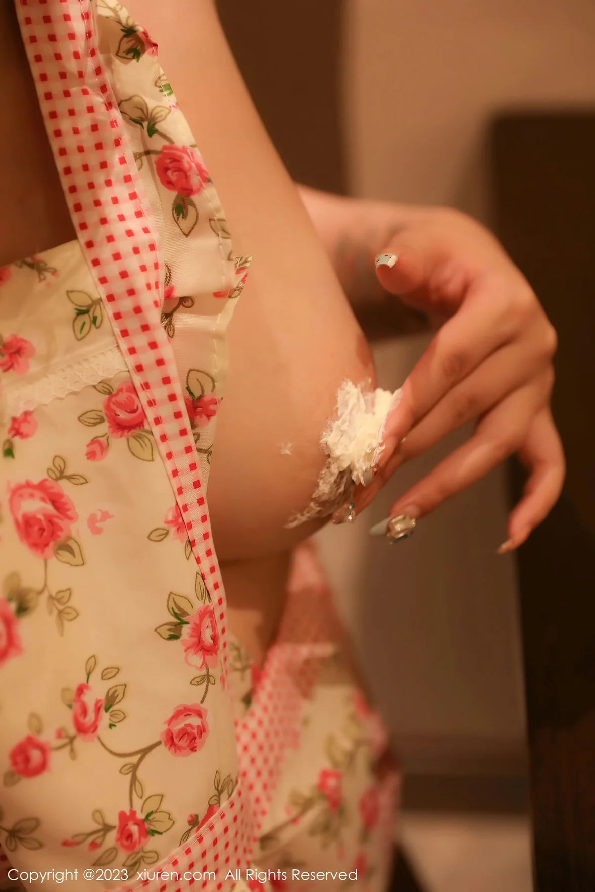  秀人网 No.7366 江真真 粉白色围裙性感写真 [84P]第10张