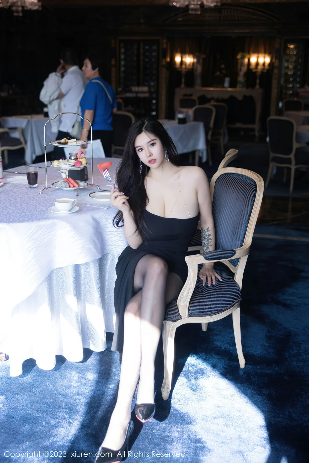  XiuRen 秀人 No.6973 周思乔Betty巨乳黑色露肩短裙性感私房 [81P]第3张