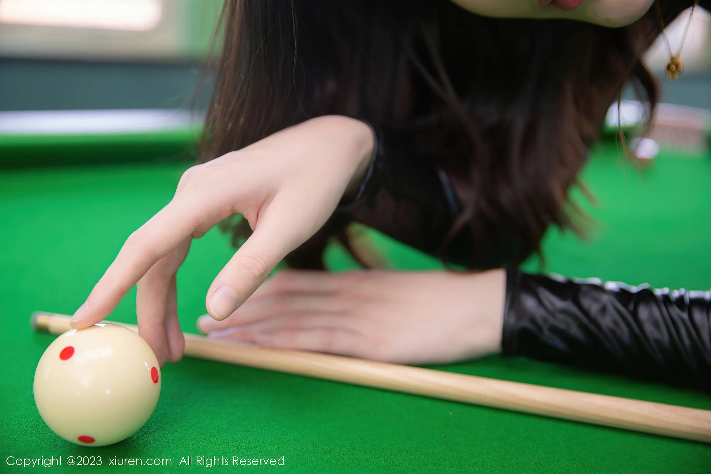  秀人网 No.6283 是小逗逗 桌球美腿第28张