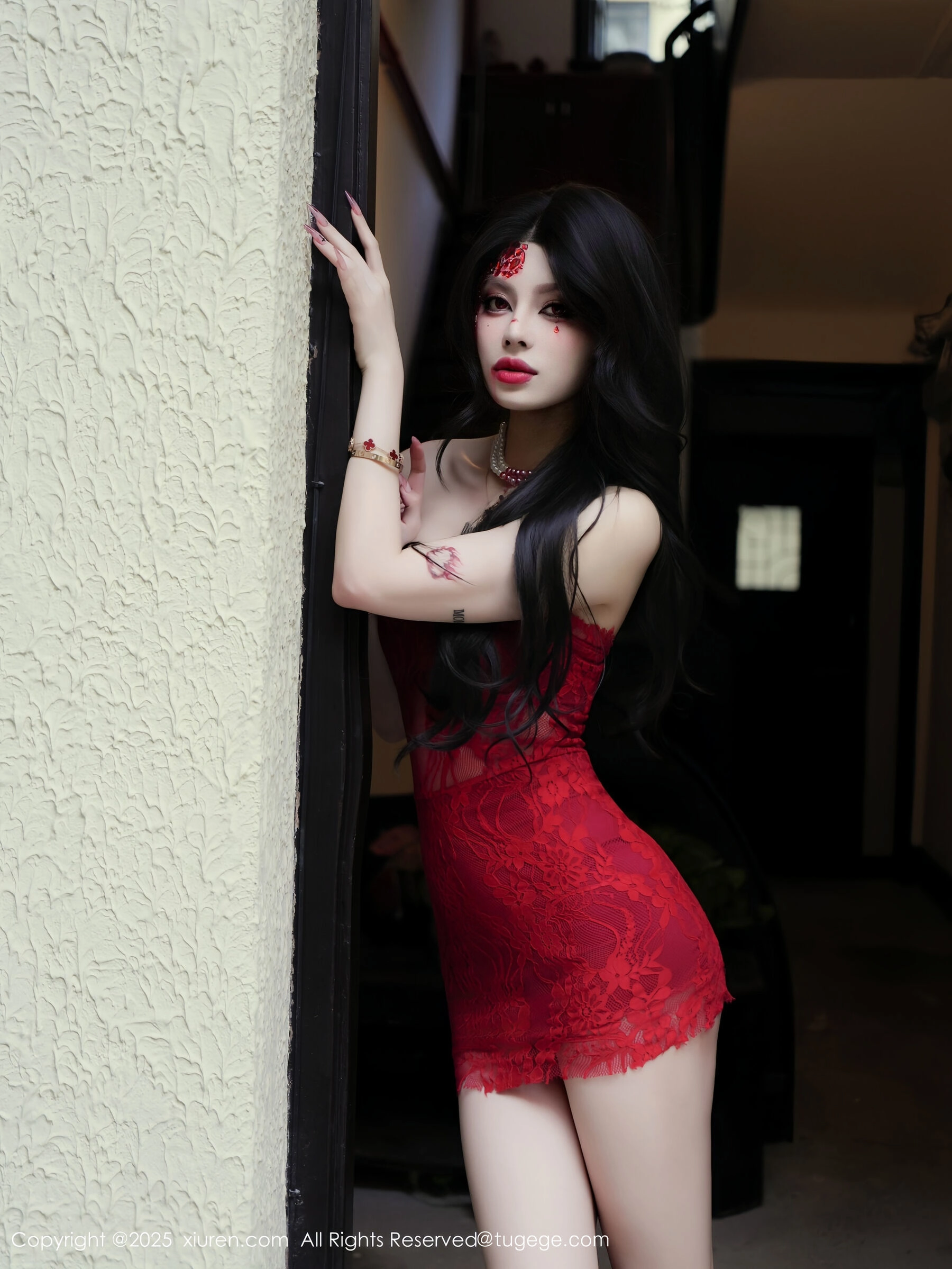  秀人网 四月月 Vol.11032 [85P]