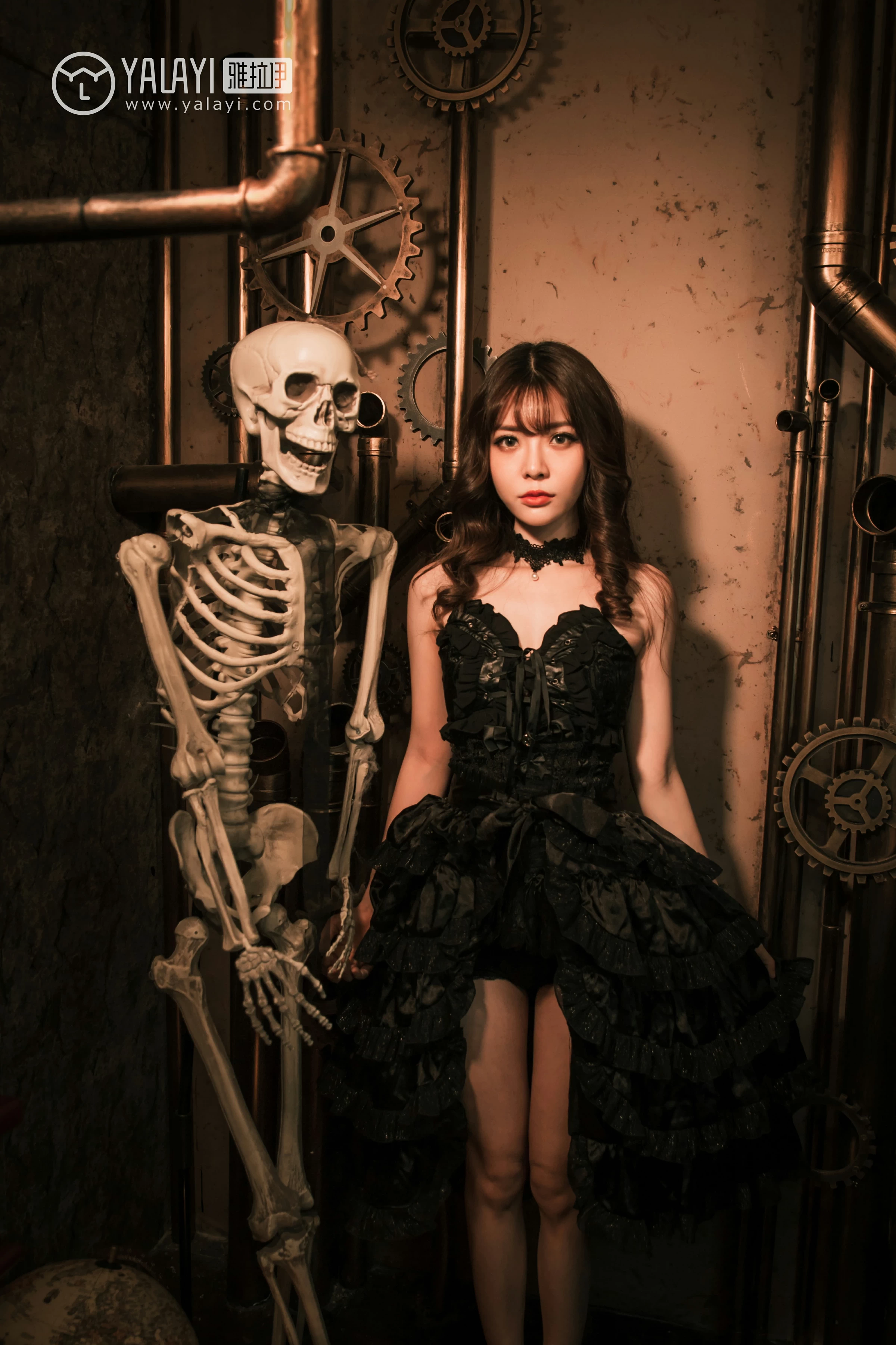 [YALAYI雅拉伊]NO.046 洛丽塔 阳阳 黑色抹胸塑身连衣裙性感私房写真集第9张