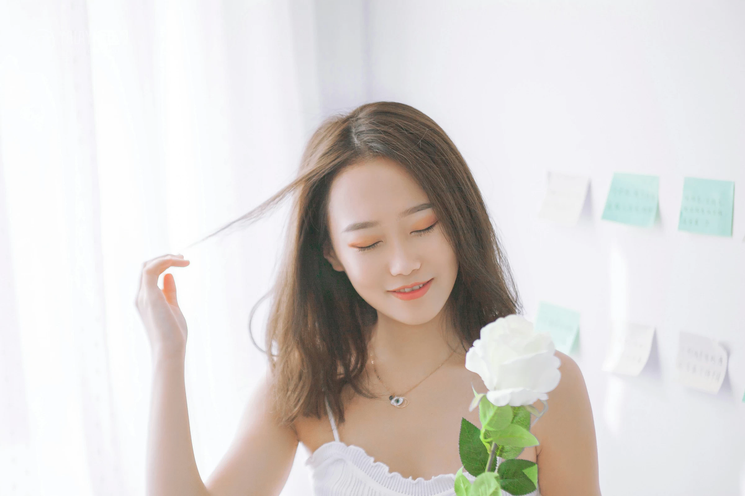 [YALAYI雅拉伊]NO.091 欲之与魚 李晗 白色性感小背心加牛仔短裤私房写真集第7张