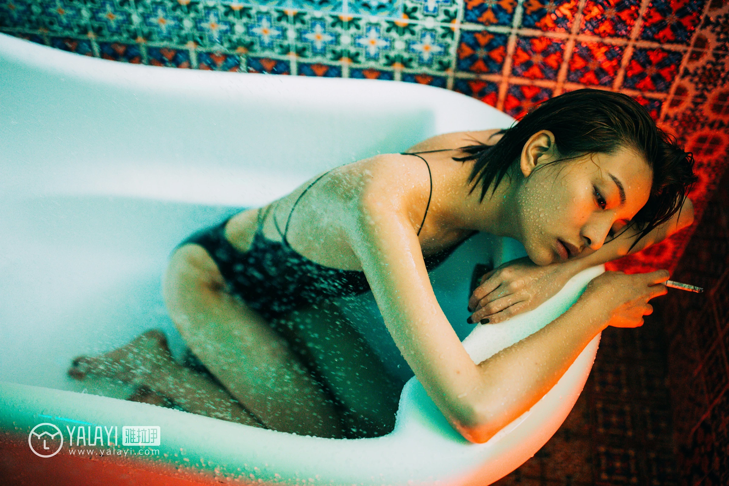 [YALAYI雅拉伊]NO.085 光 李木木 黑色连体比基尼泳装湿身诱惑性感私房写真集第13张