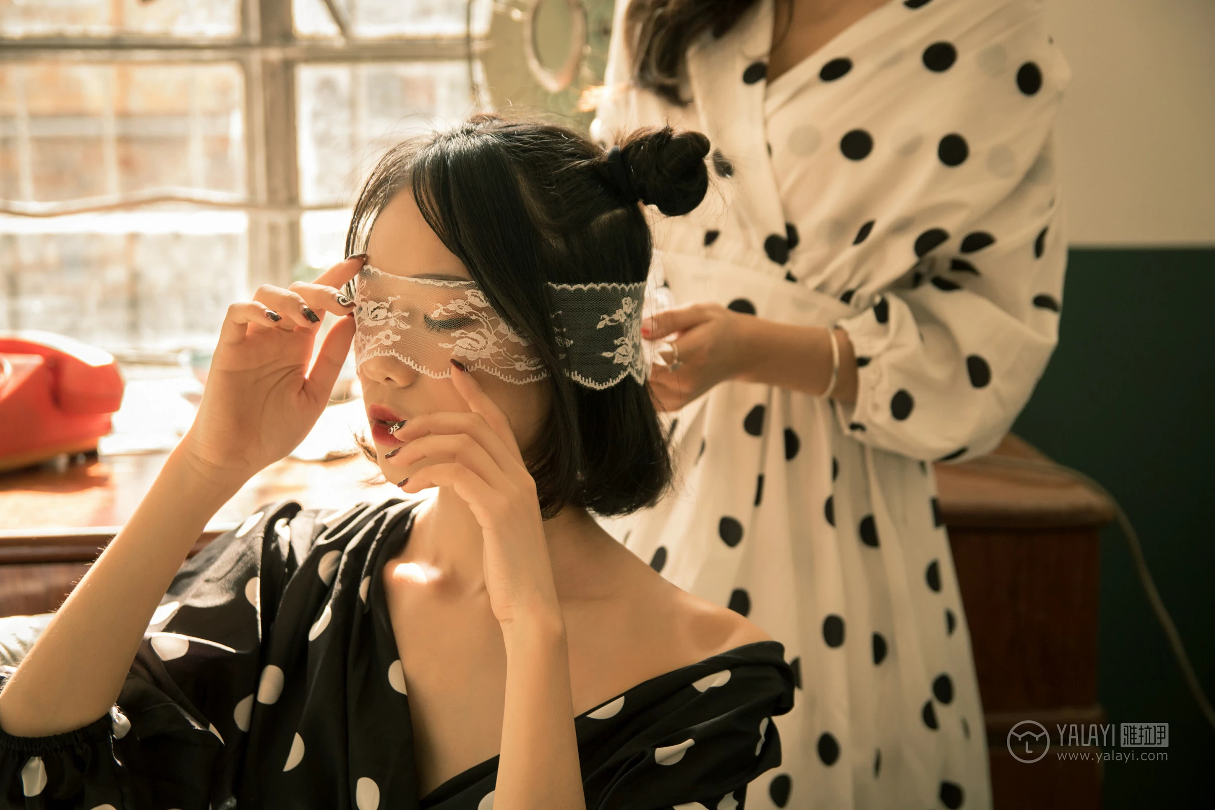 [YALAYI雅拉伊]NO.114 双面伊人 琳琳 琛琛 居家睡衣性感私房写真集第9张