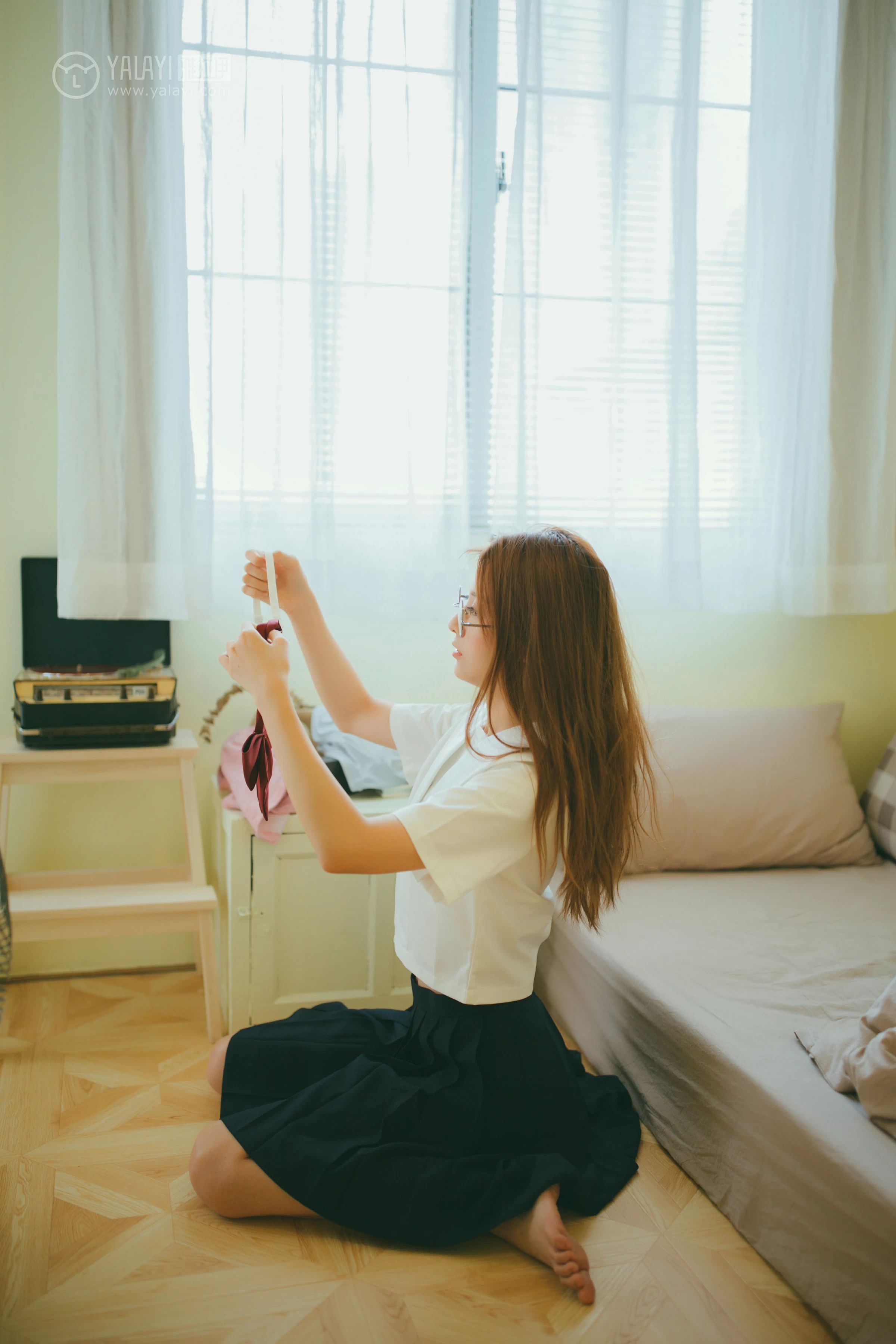 [YALAYI雅拉伊]NO.121 宅女 丸糯糯 白色情趣内衣与高中女生制服性感私房写真集第16张