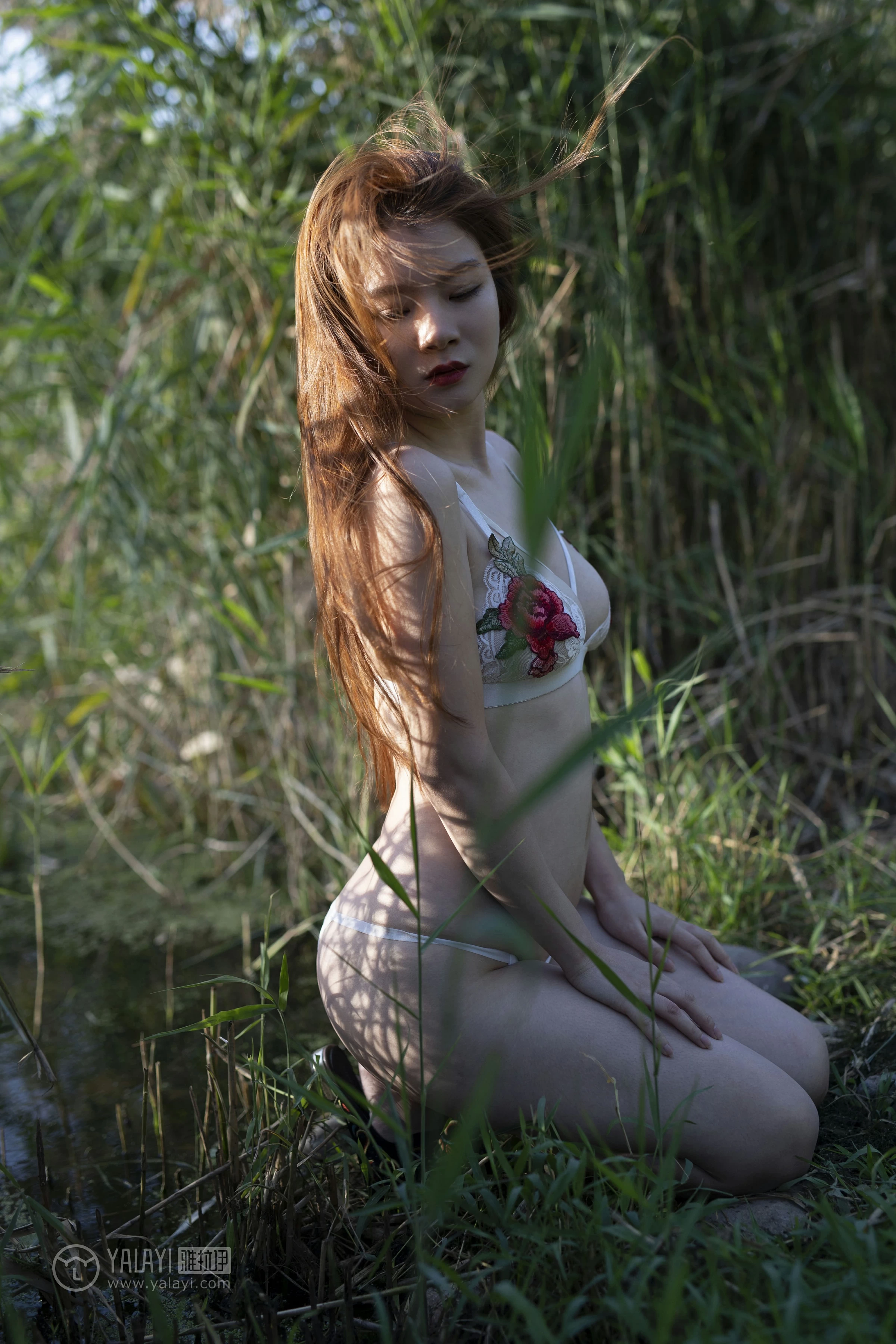 [YALAYI雅拉伊]NO.137 林中花 宁小祥 白色透视情趣内衣性感私房写真集第11张