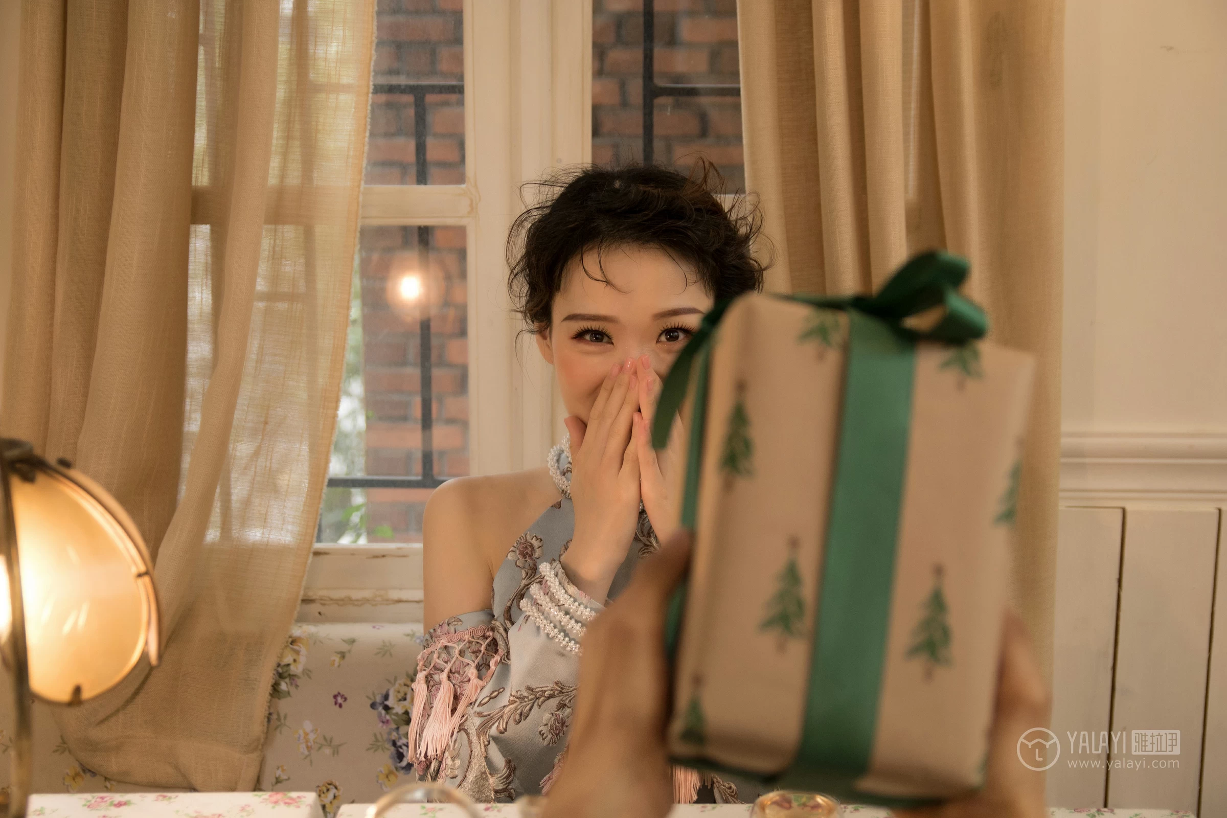 [YALAYI雅拉伊]NO.155 等2 奥莉 吊脖连衣裙 优雅端庄私房写真集第15张