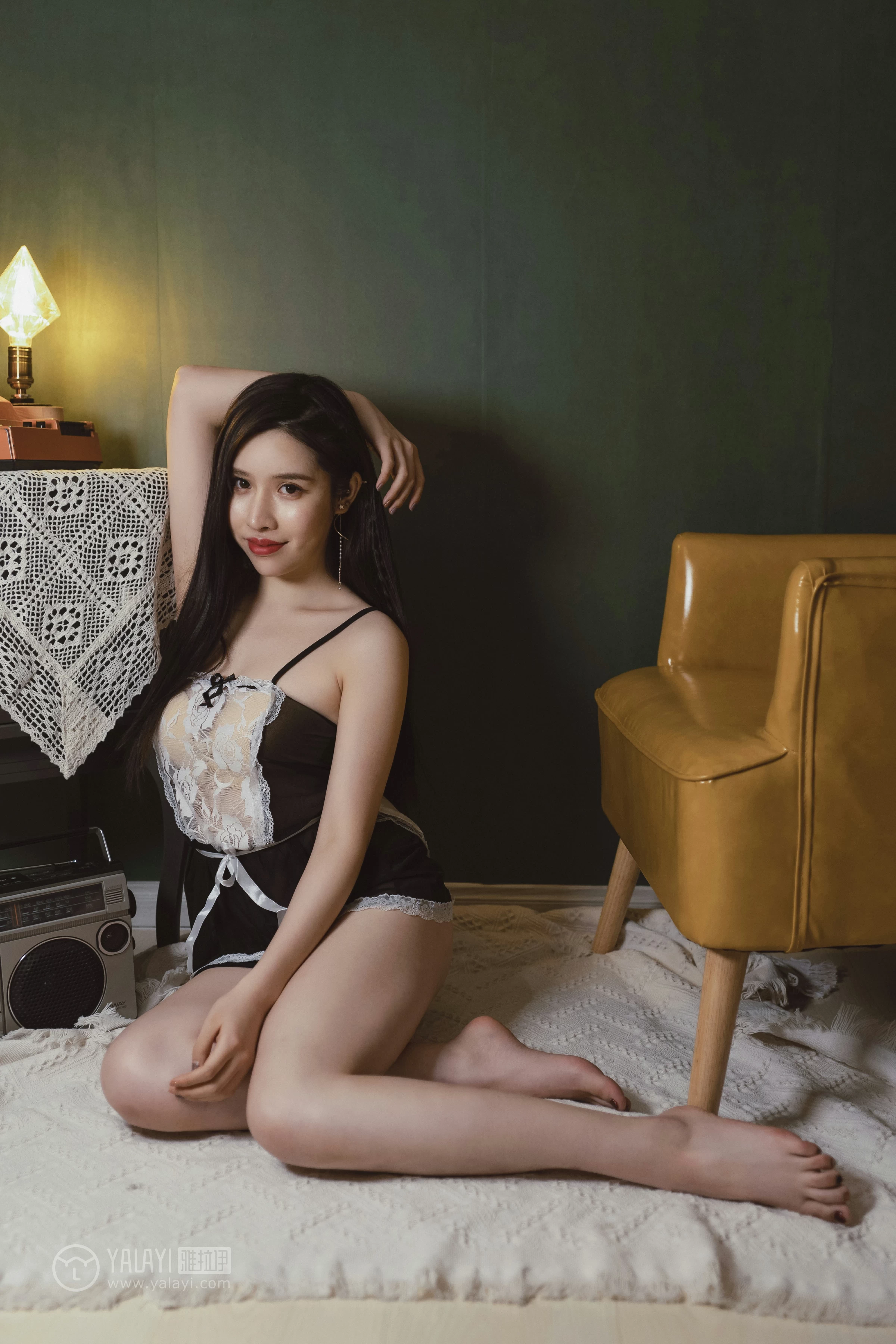 [YALAYI雅拉伊]NO.143 黑咖啡 颖莹 黑色吊带透视女仆制服裙性感私房写真集第3张