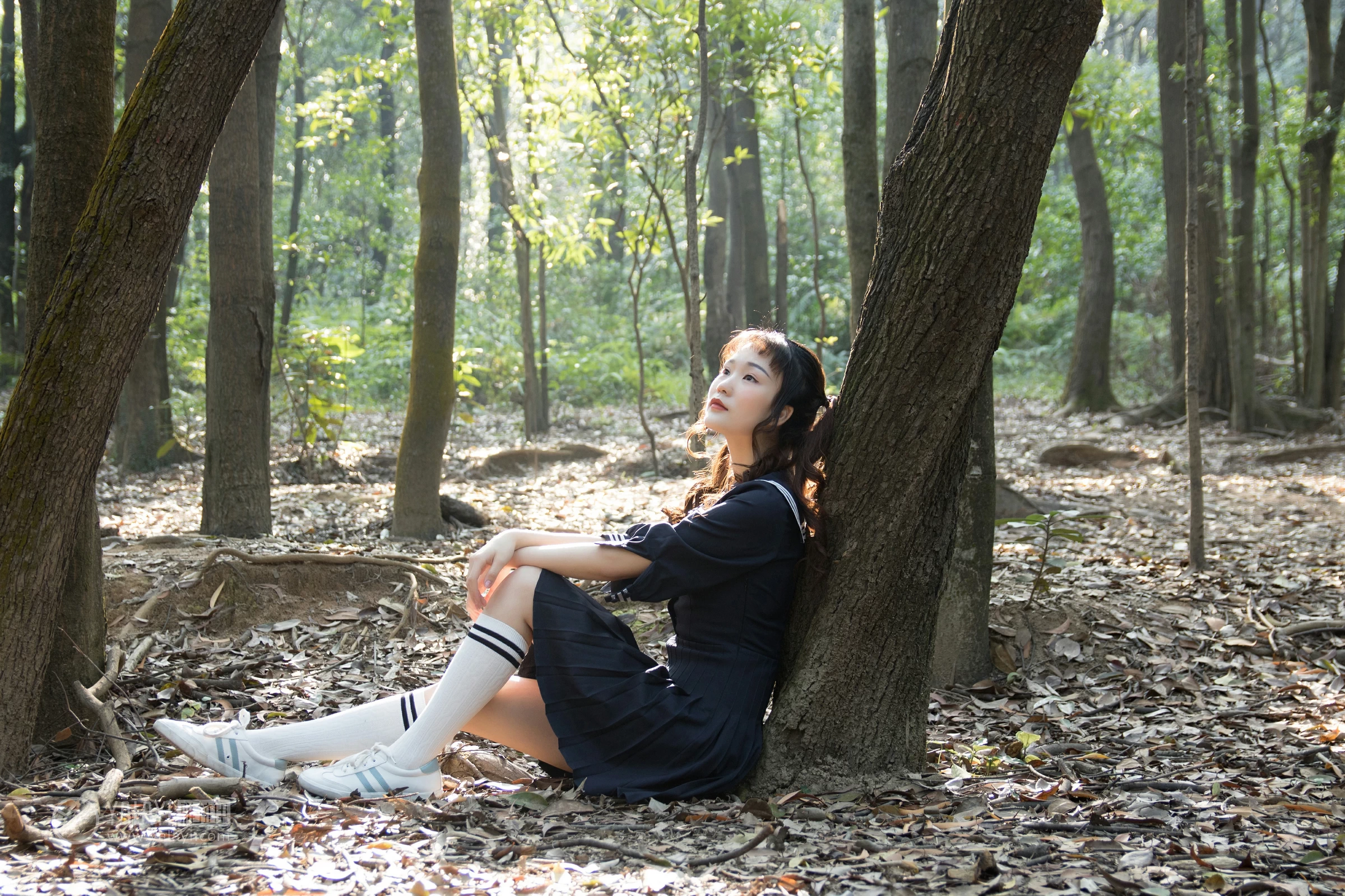 [YALAYI雅拉伊]NO.147 等 奥莉 黑色高中女生制服裙清纯可爱私房写真集第3张