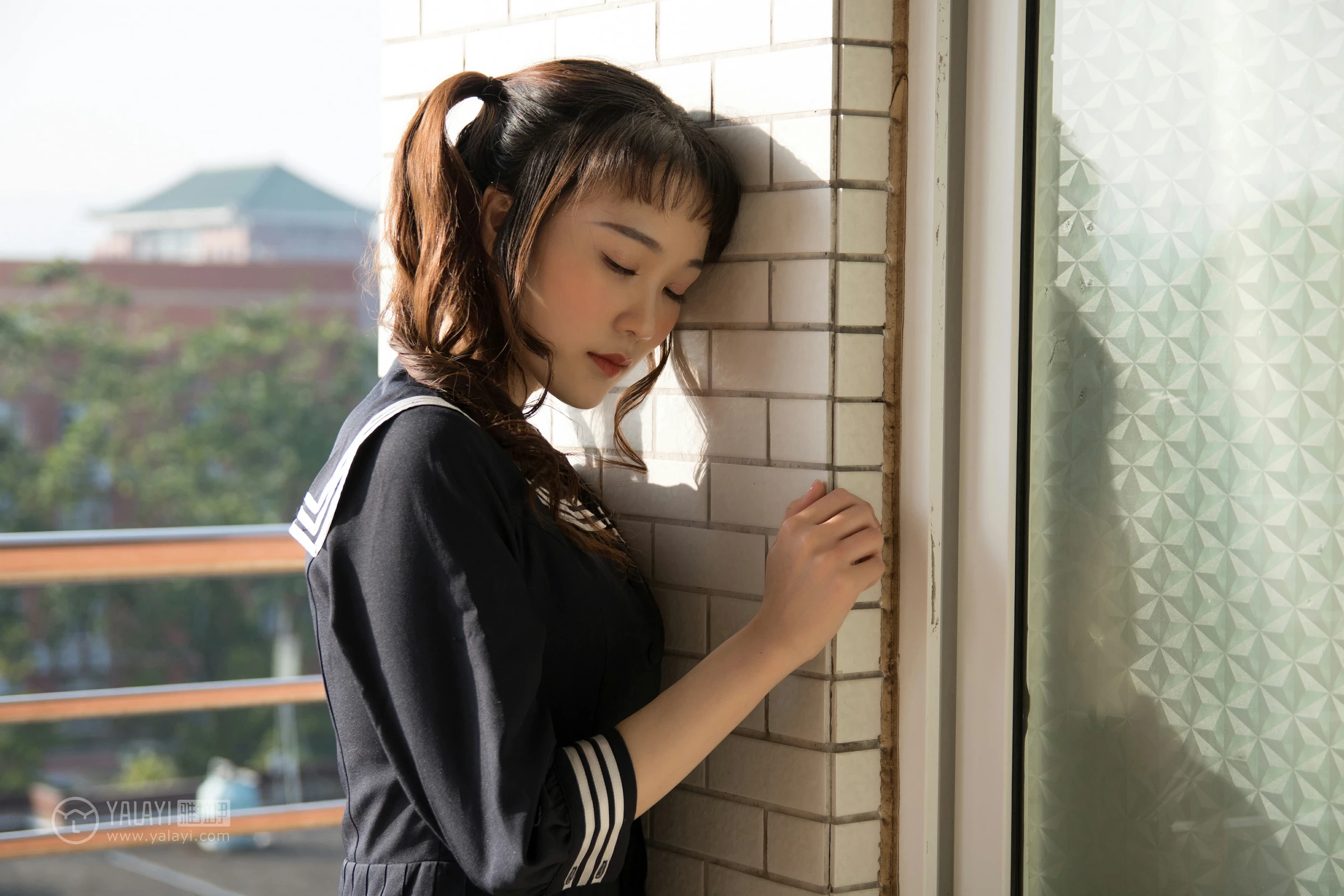 [YALAYI雅拉伊]NO.147 等 奥莉 黑色高中女生制服裙清纯可爱私房写真集第4张