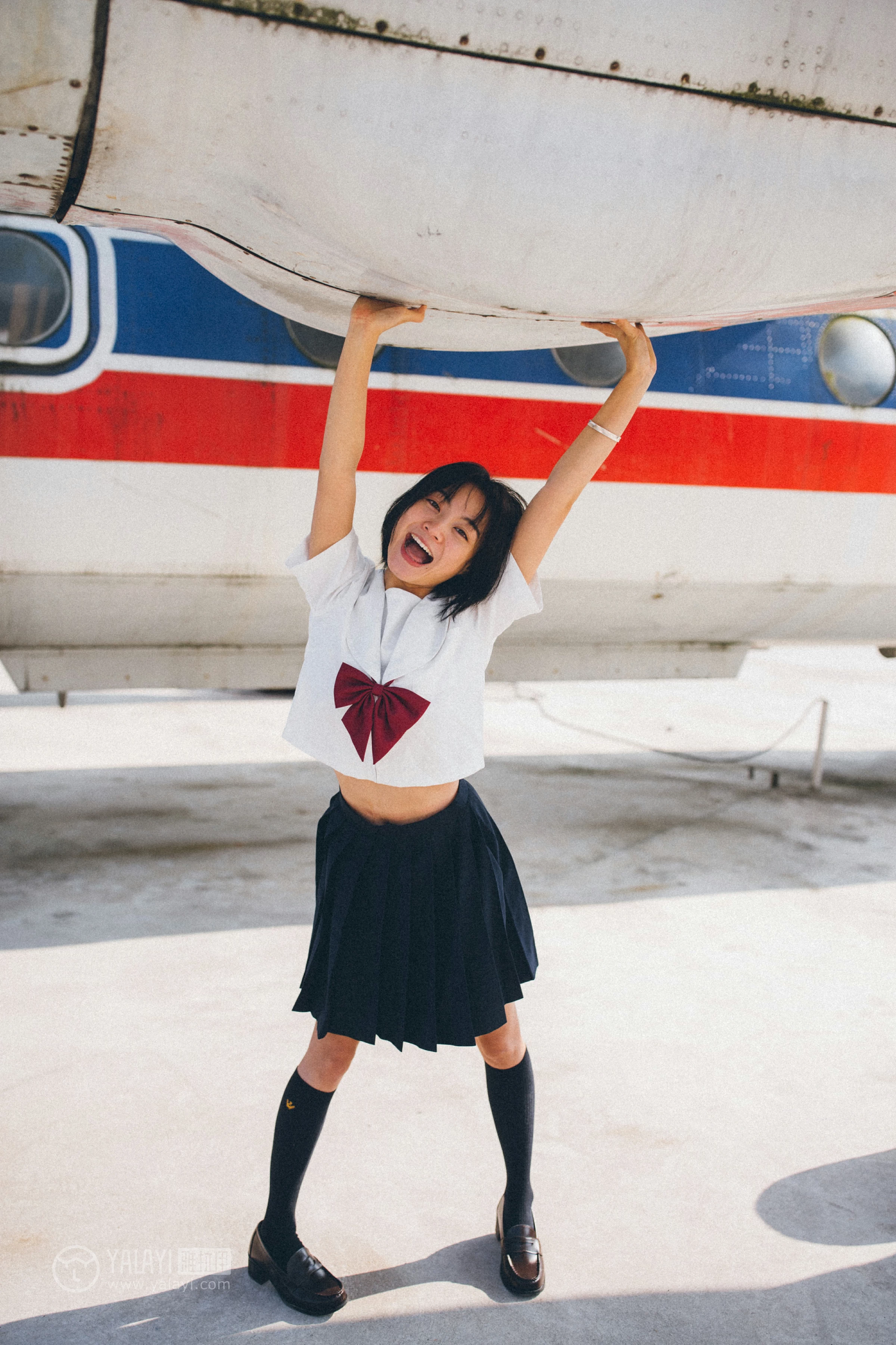 [YALAYI雅拉伊]NO.156 带我走带我飞 米粒米粒 高中女生制服与短裙私房写真集第4张