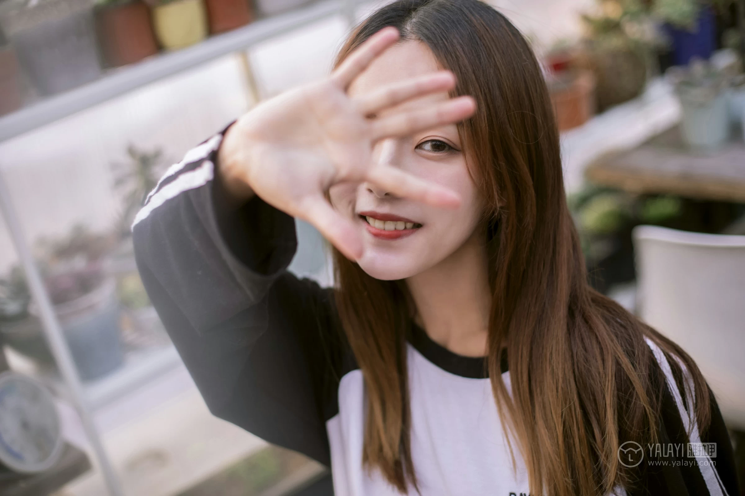 [YALAYI雅拉伊] No.180 我想有个花园 白日梦 黑白卫衣加紧身牛仔裤清纯可爱私房写真集第13张