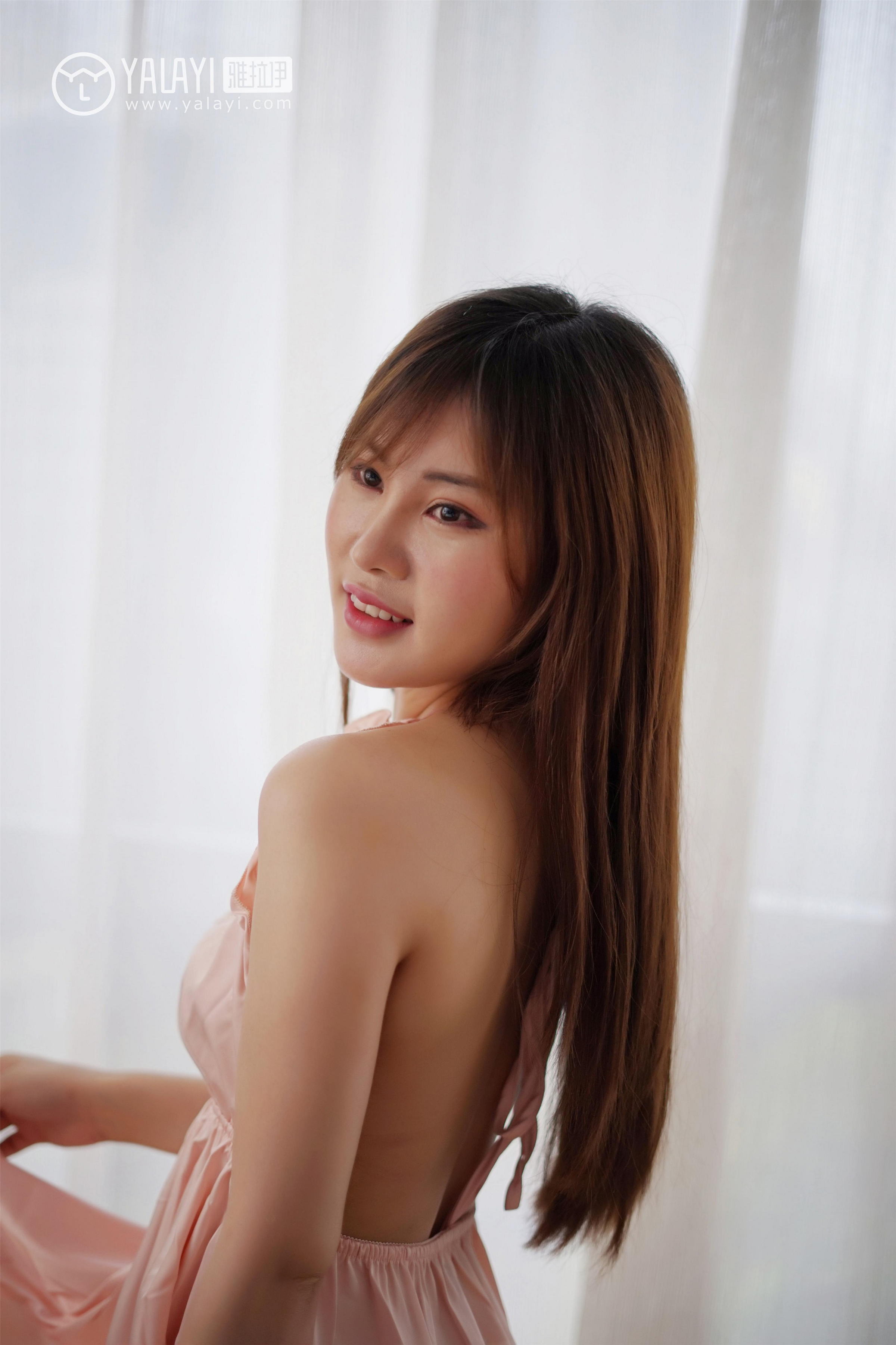 [YALAYI雅拉伊]NO.008 睡衣私房 艾妮妮 粉色裸背吊带连衣裙与黑色透视镂空睡衣性感私房写真集第9张