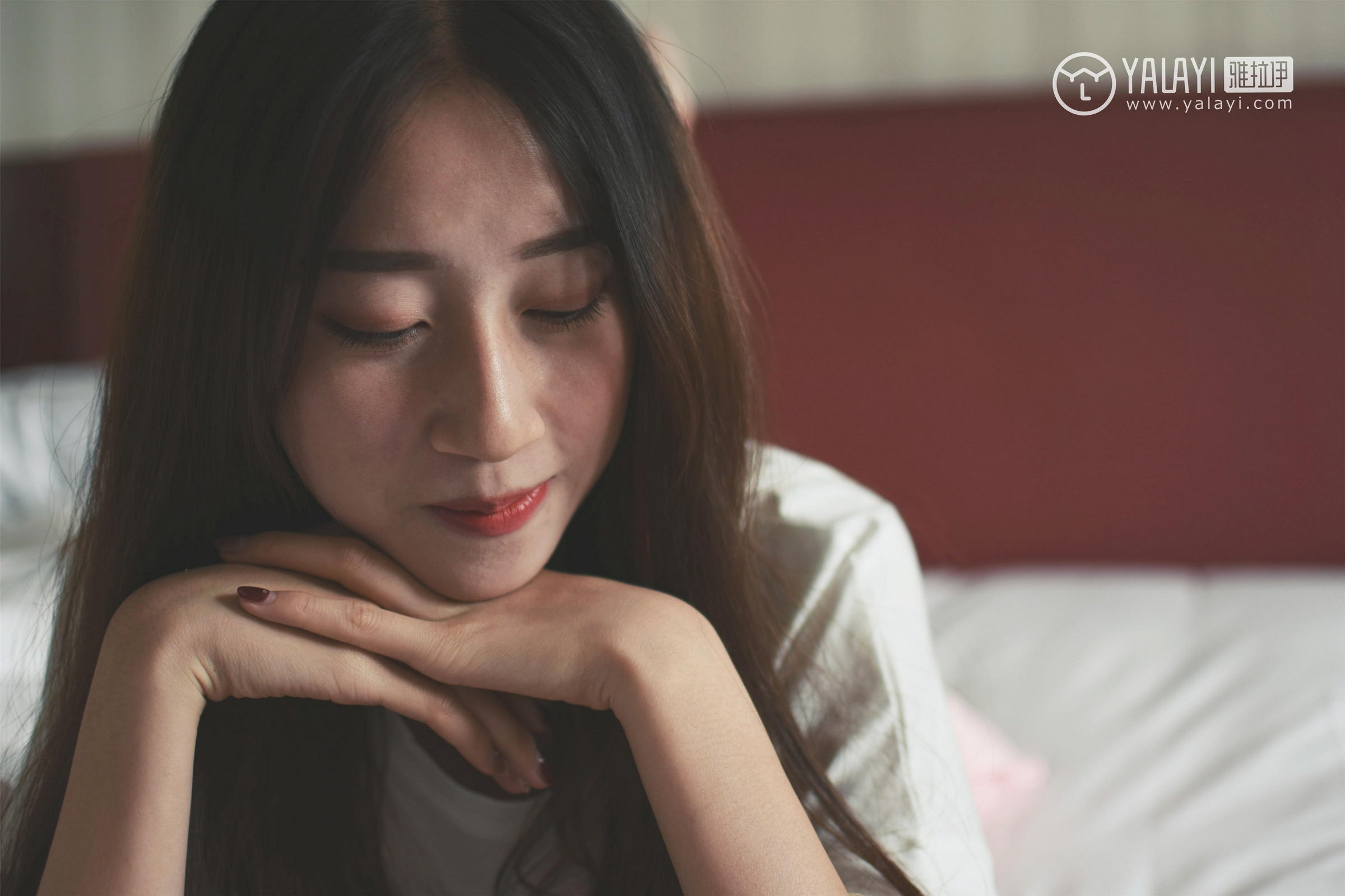 [YALAYI雅拉伊]NO.010 可爱啦啦队服 木晓雨 白色短袖与粉色短裙加肉色丝袜美腿性感私房写真集第19张