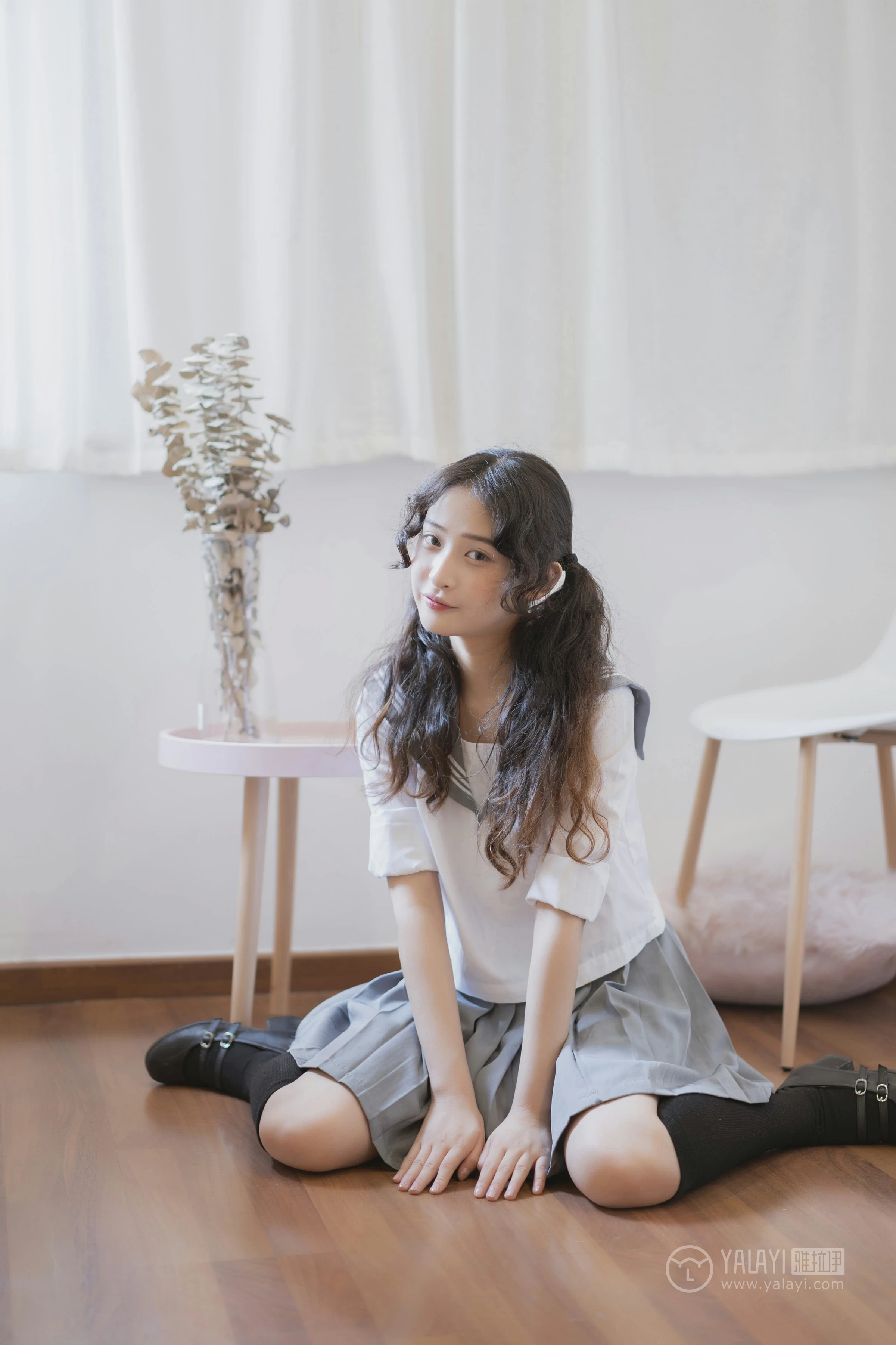 [YALAYI雅拉伊]No.349 清纯学生妹 西子 高中女生制服与短裙性感私房写真集第9张