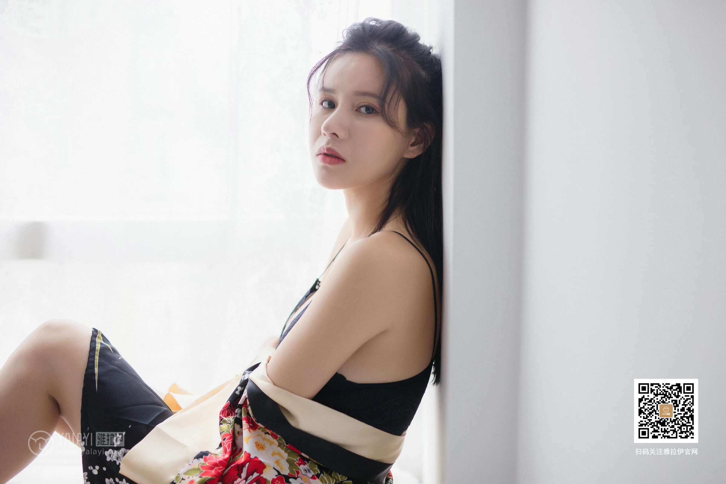 [YALAYI雅拉伊]No.383 瑶瑶 黑色睡衣加黑色蕾丝内衣性感私房写真集第7张